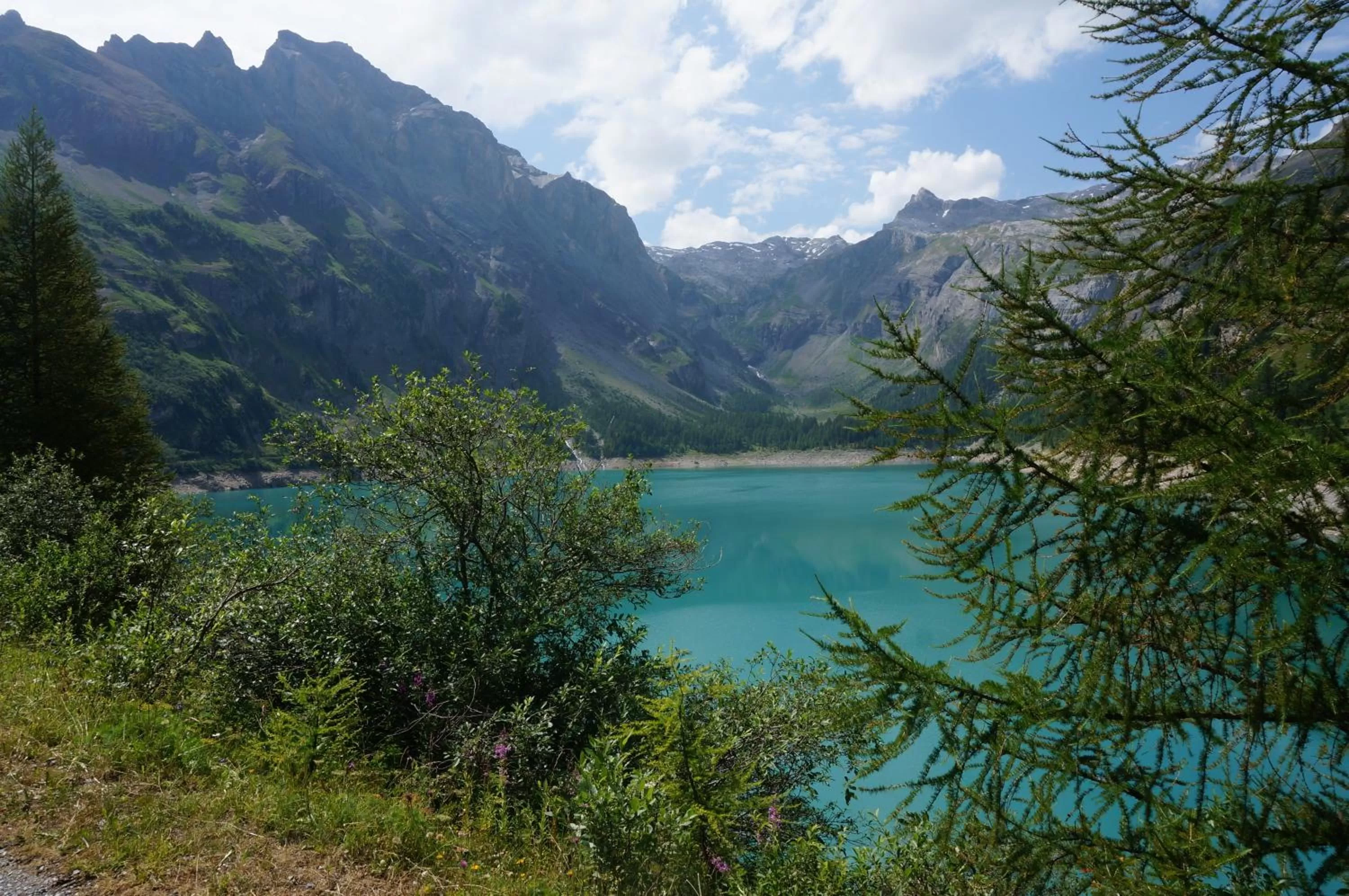 Hiking in bnb Valais - by La Sittelle