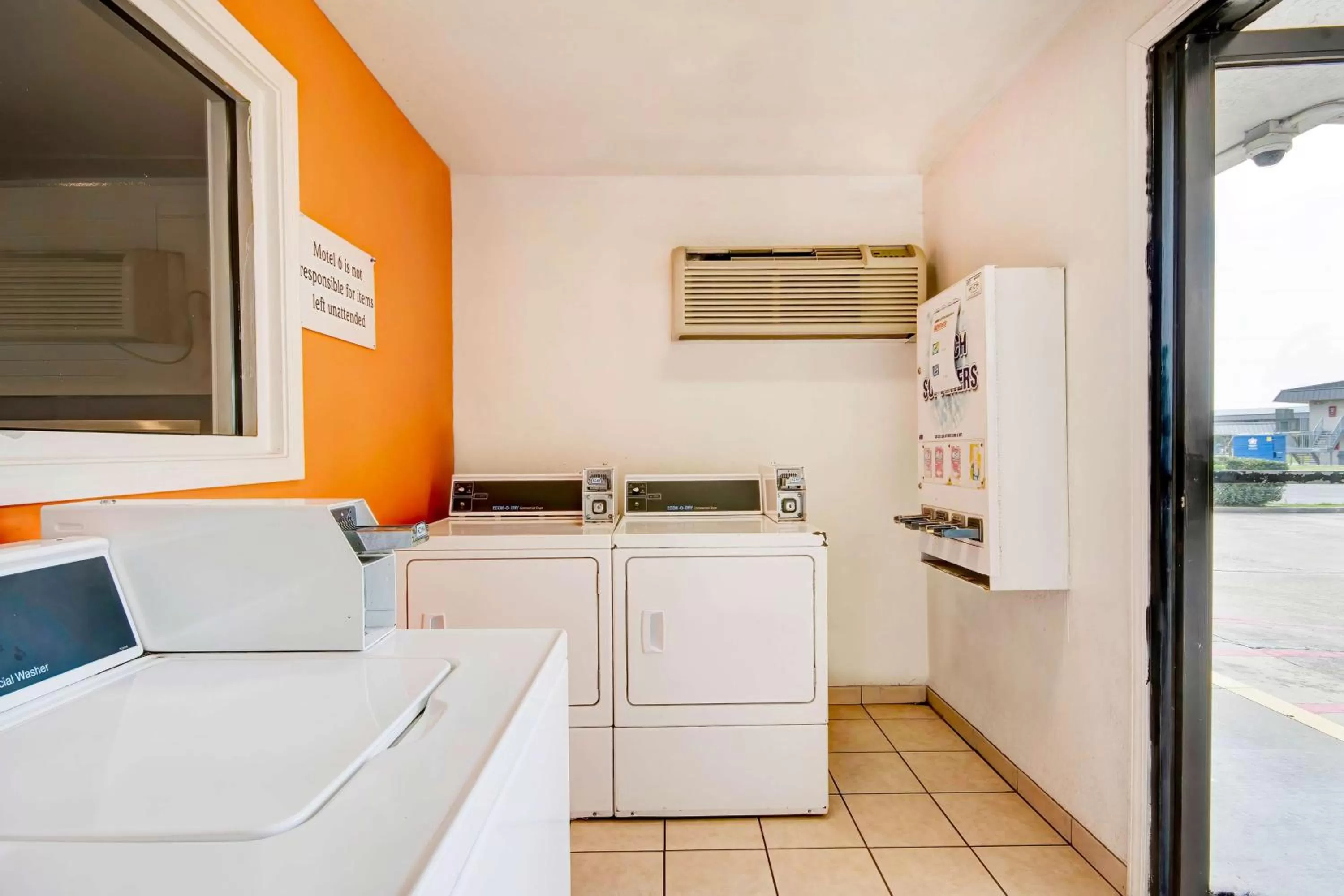 Property building in Motel 6-Port Allen, LA - Baton Rouge