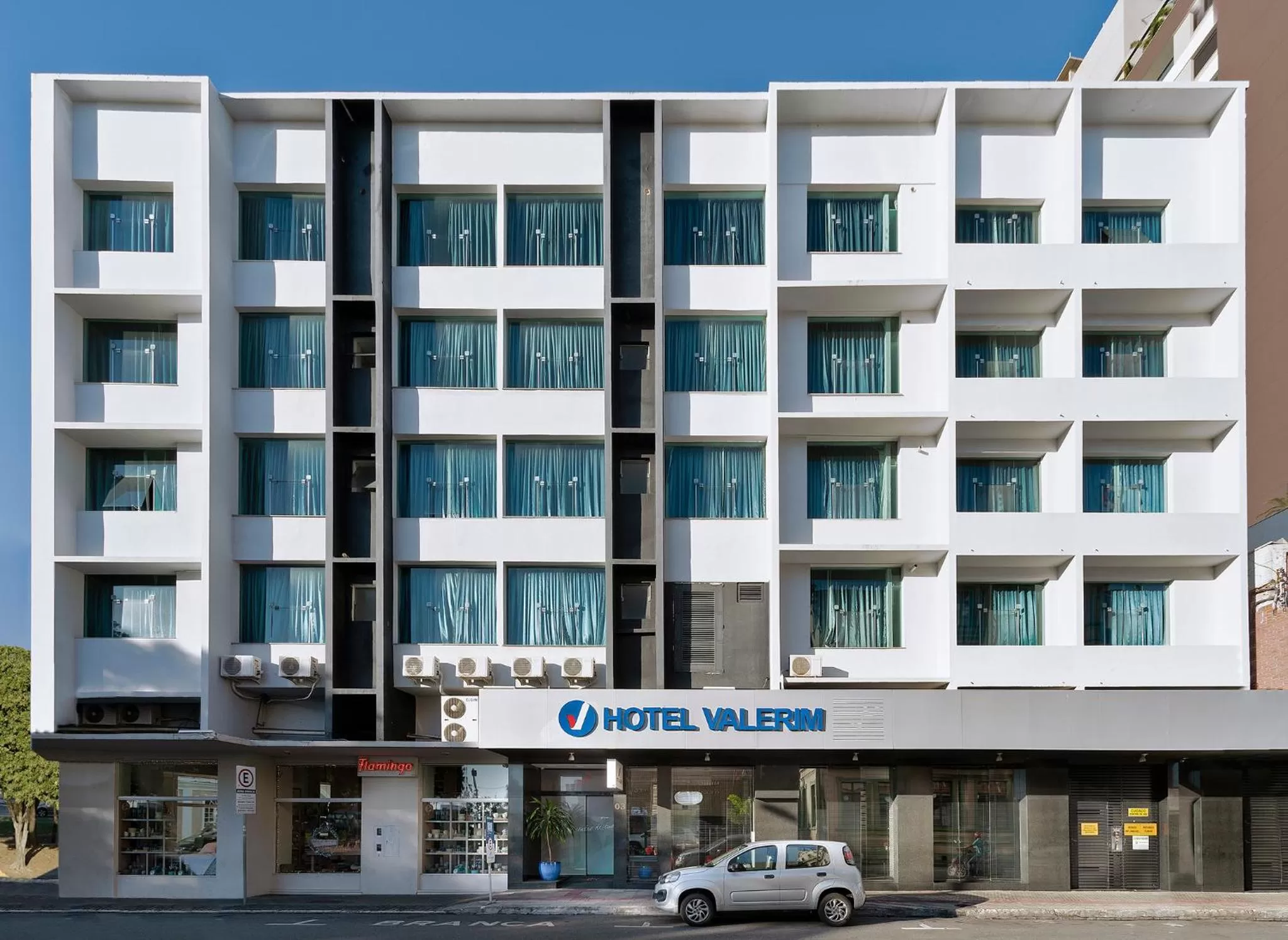 Property building in Hotel Valerim Itajaí / Navegantes