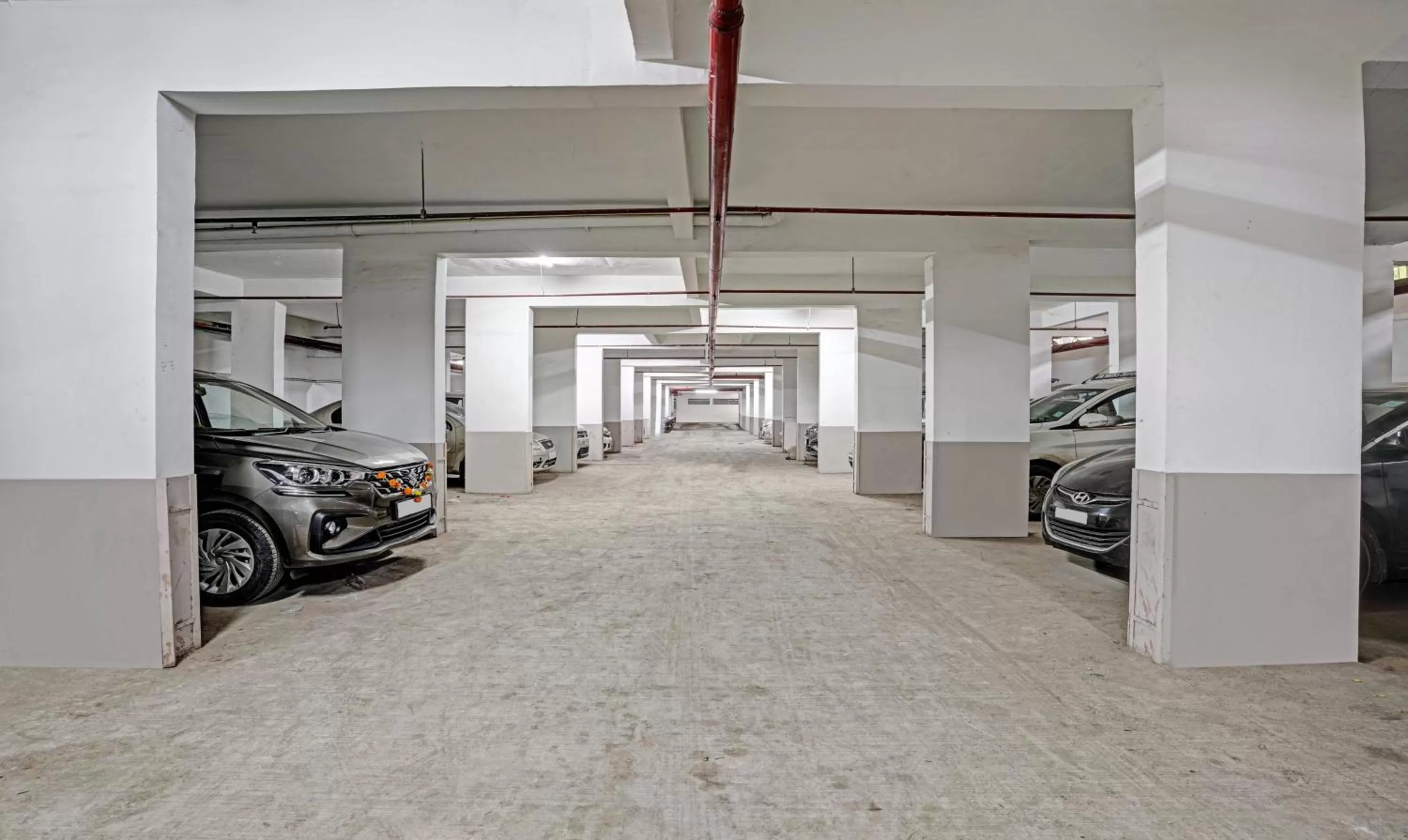 Parking in Itsy Hotels Flowers Park