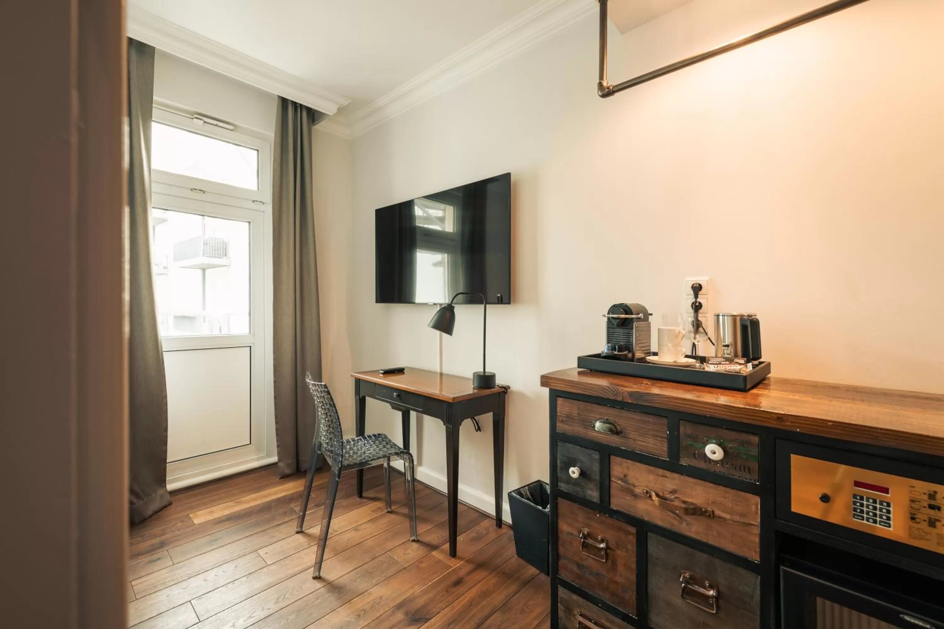 TV and multimedia in Bob W Berlin Mitte