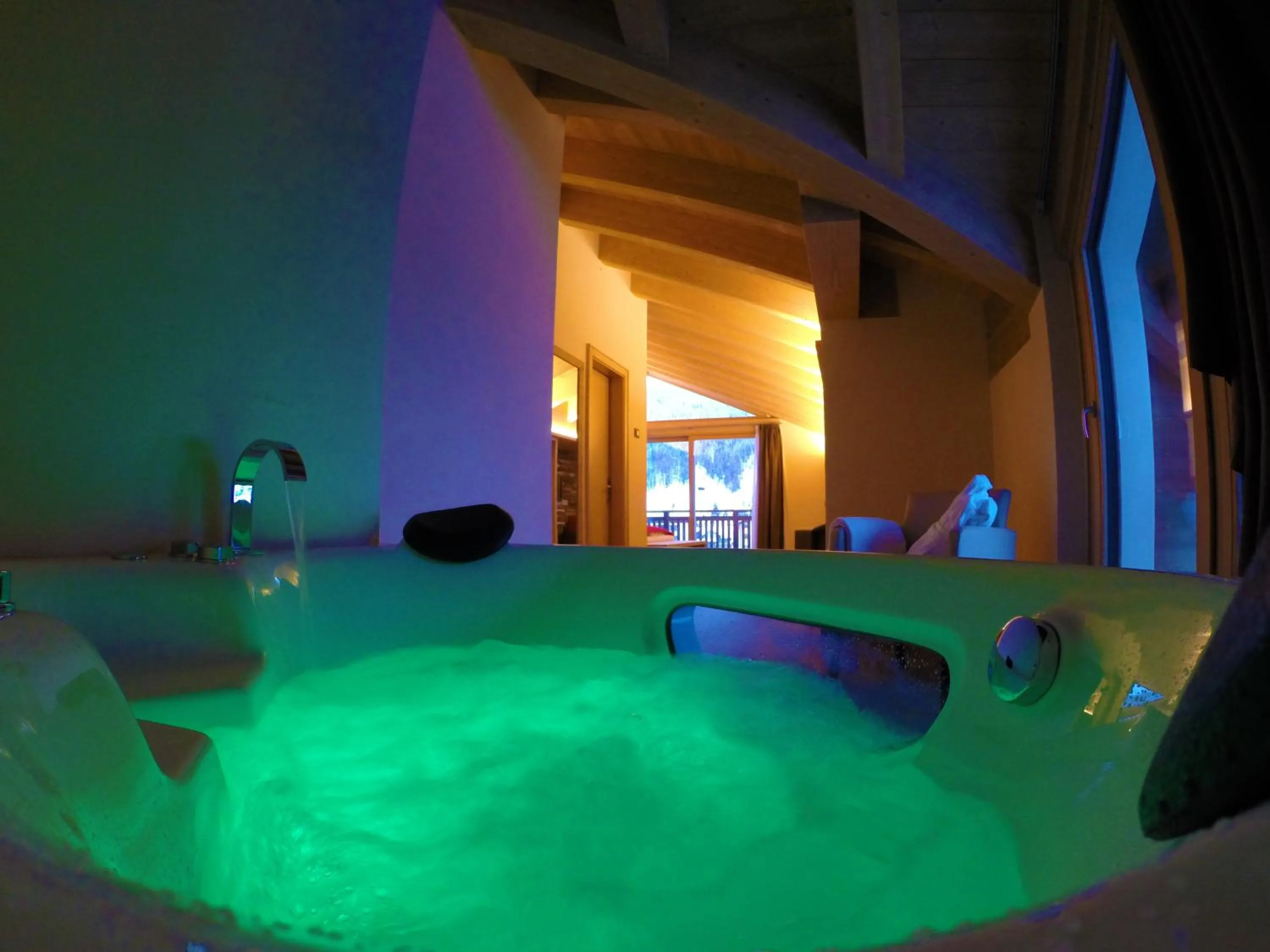 Hot Tub in Francesin Active Hotel