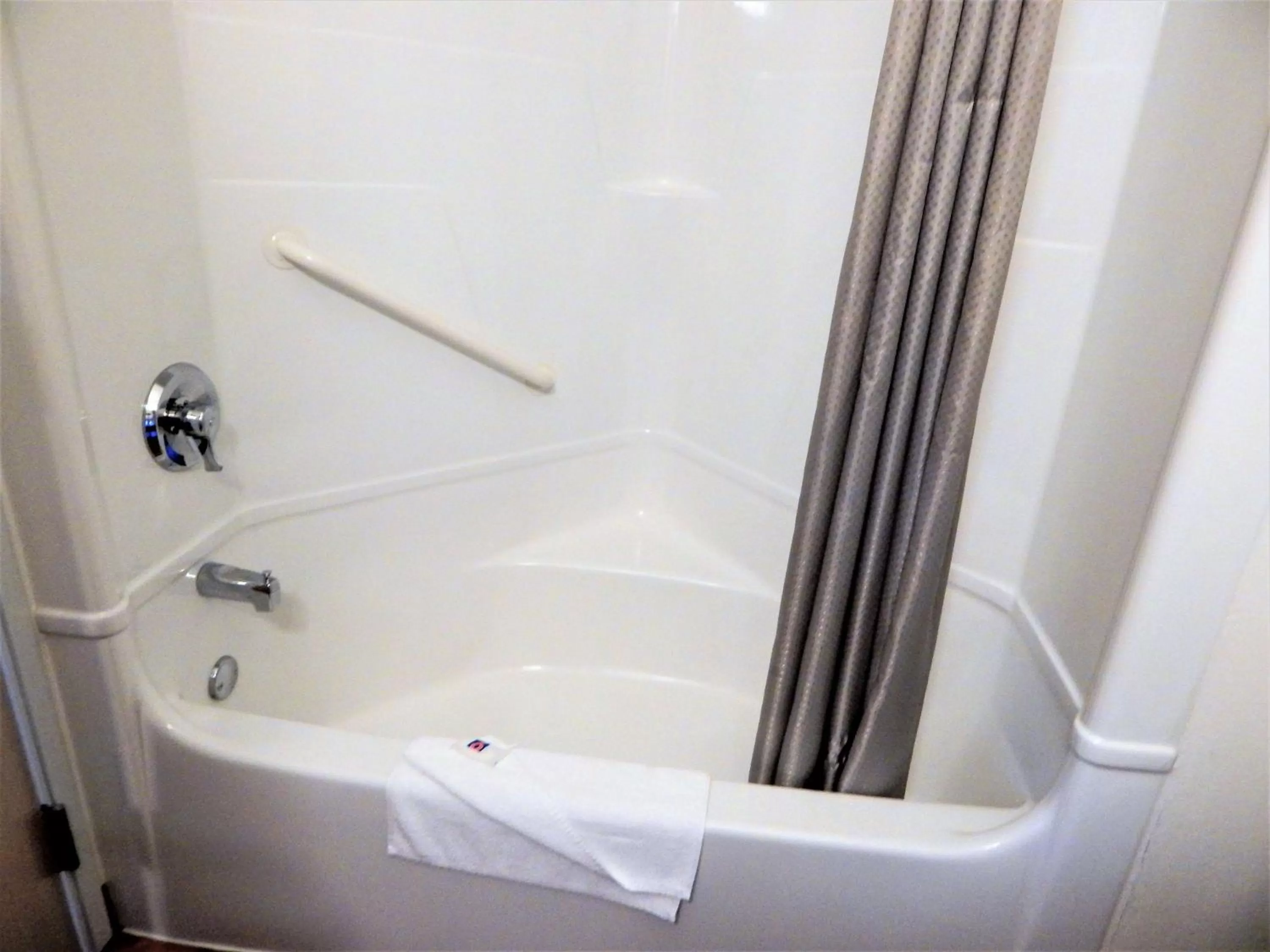 Photo of the whole room in Baymont by Wyndham Sheridan