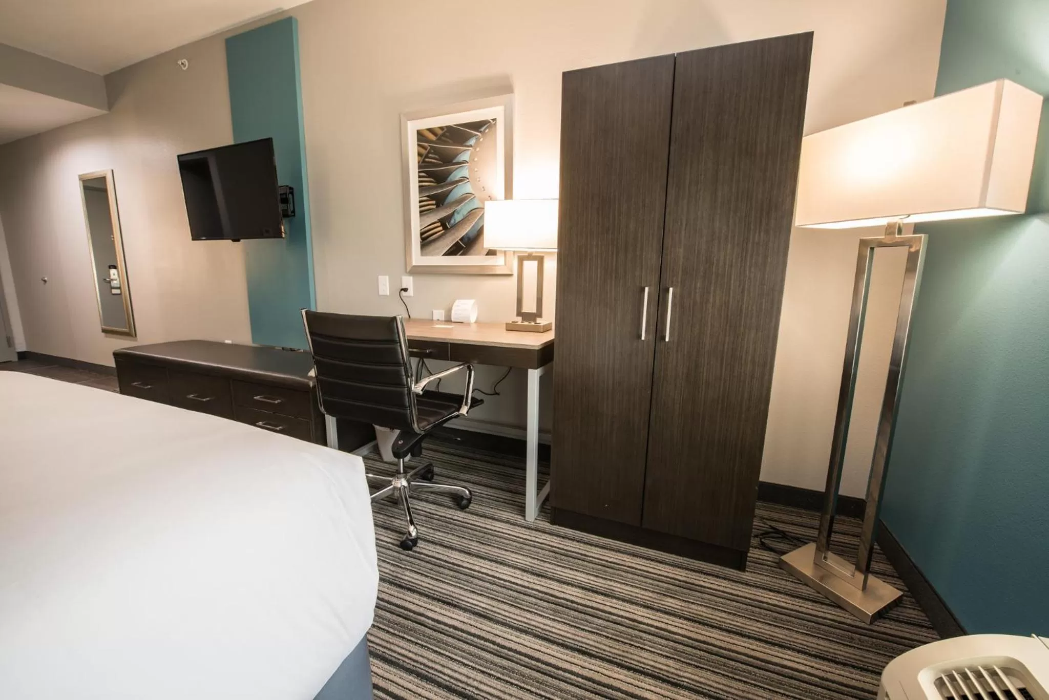 Photo of the whole room, Bed in Holiday Inn Express & Suites Houston - Hobby Airport Area by IHG