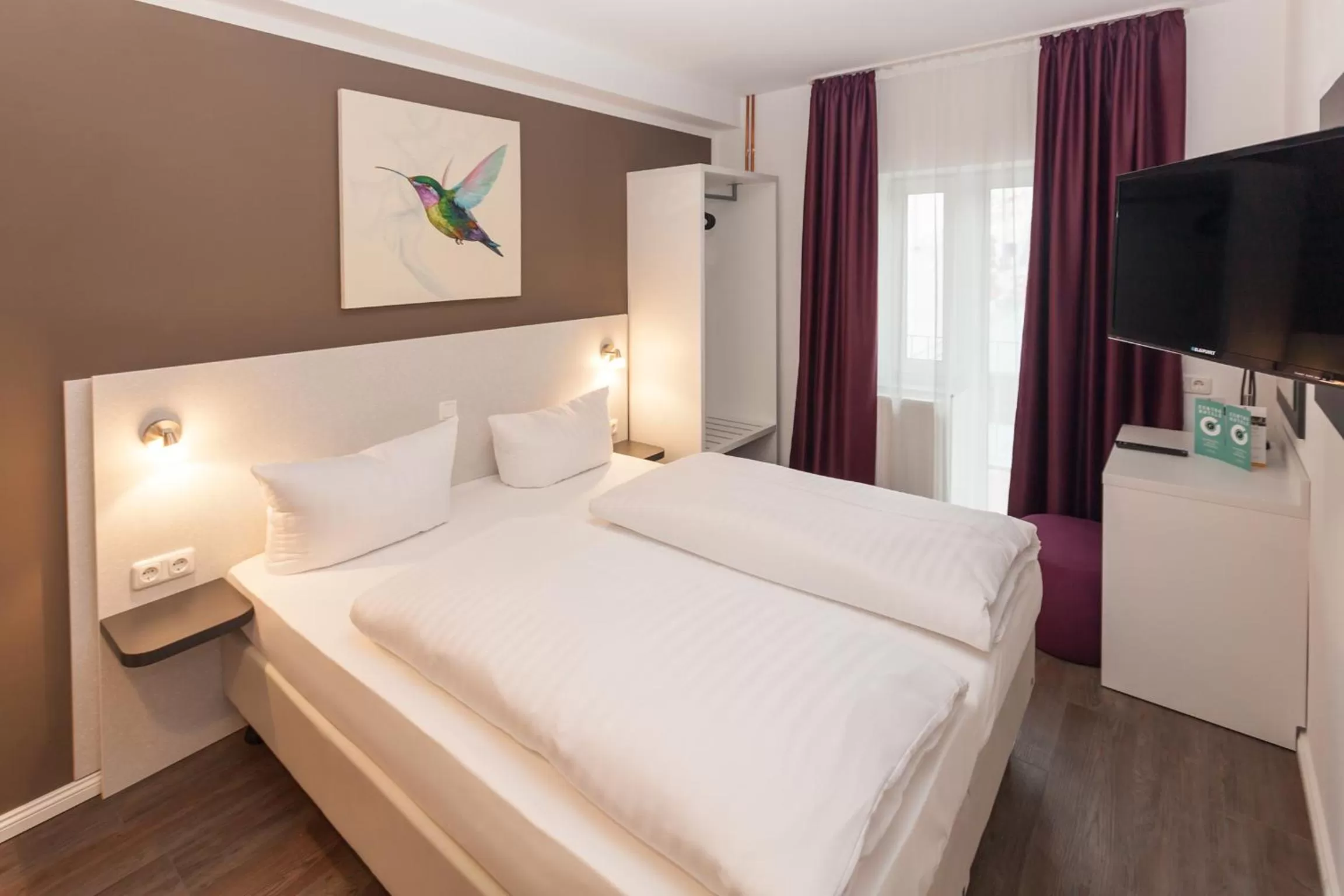 Photo of the whole room, Bed in Hotel West