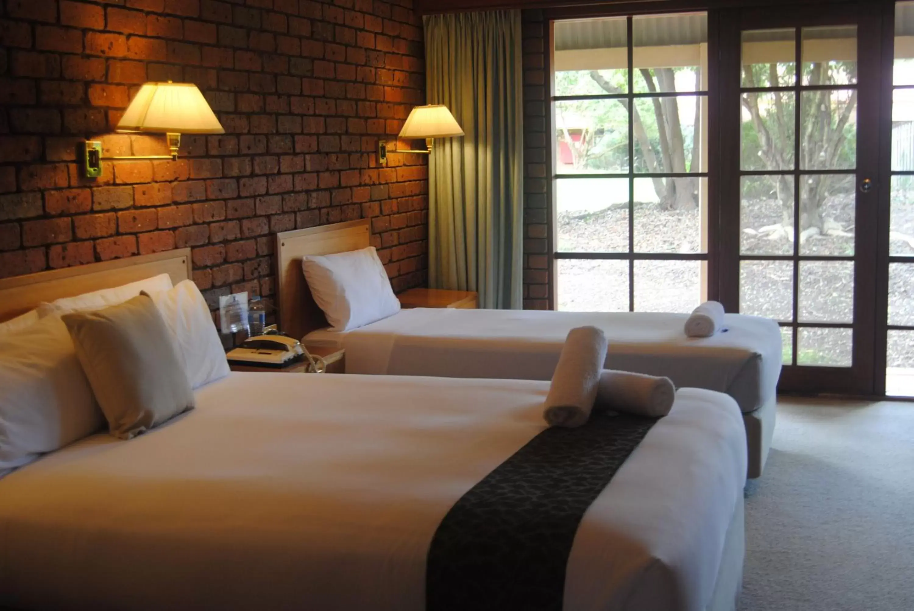 Standard Triple Room in Grange Burn Motel Standard Triple Room in Grange Burn Motel