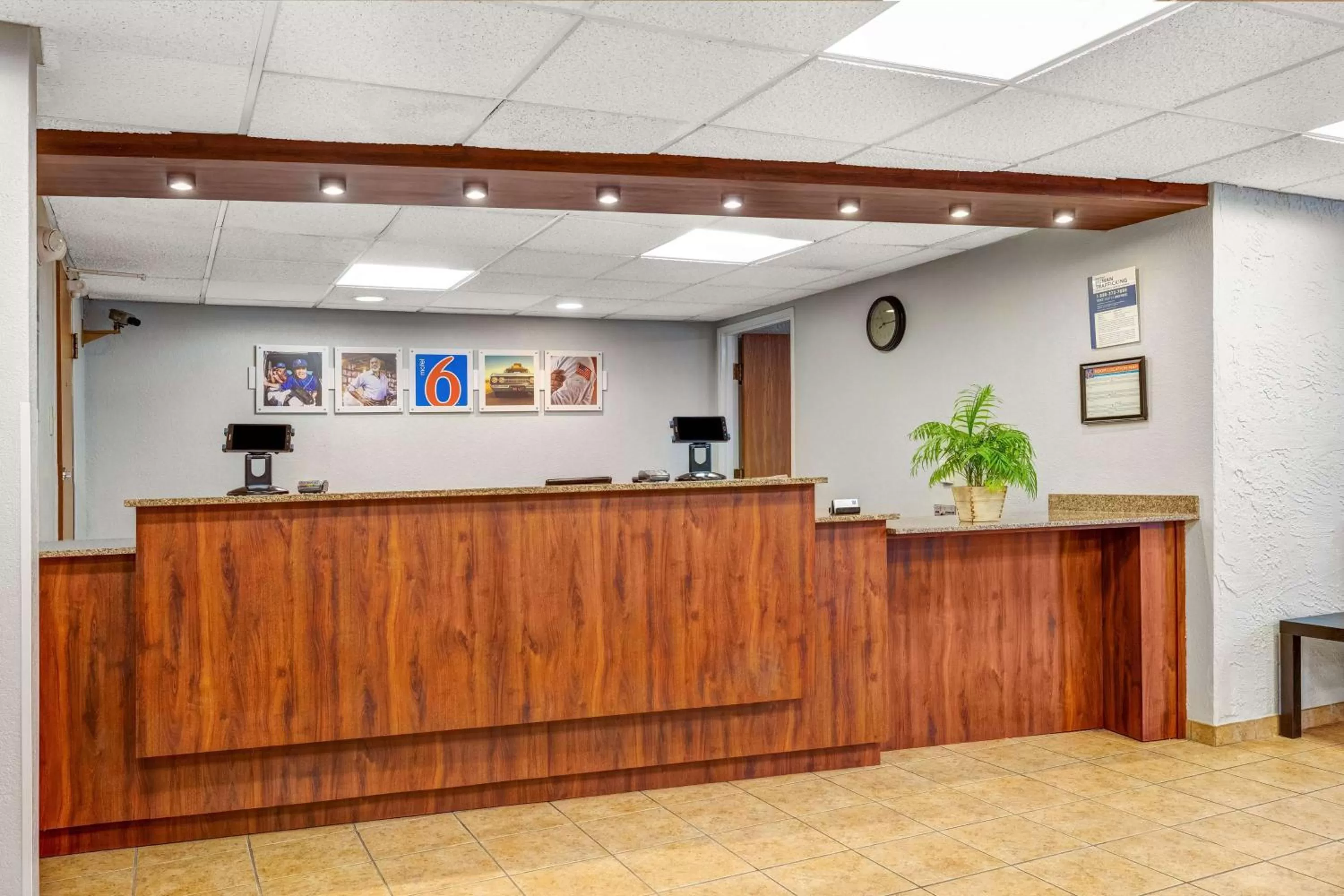 Lobby or reception in Motel 6-Elk Grove Village, IL - O'Hare