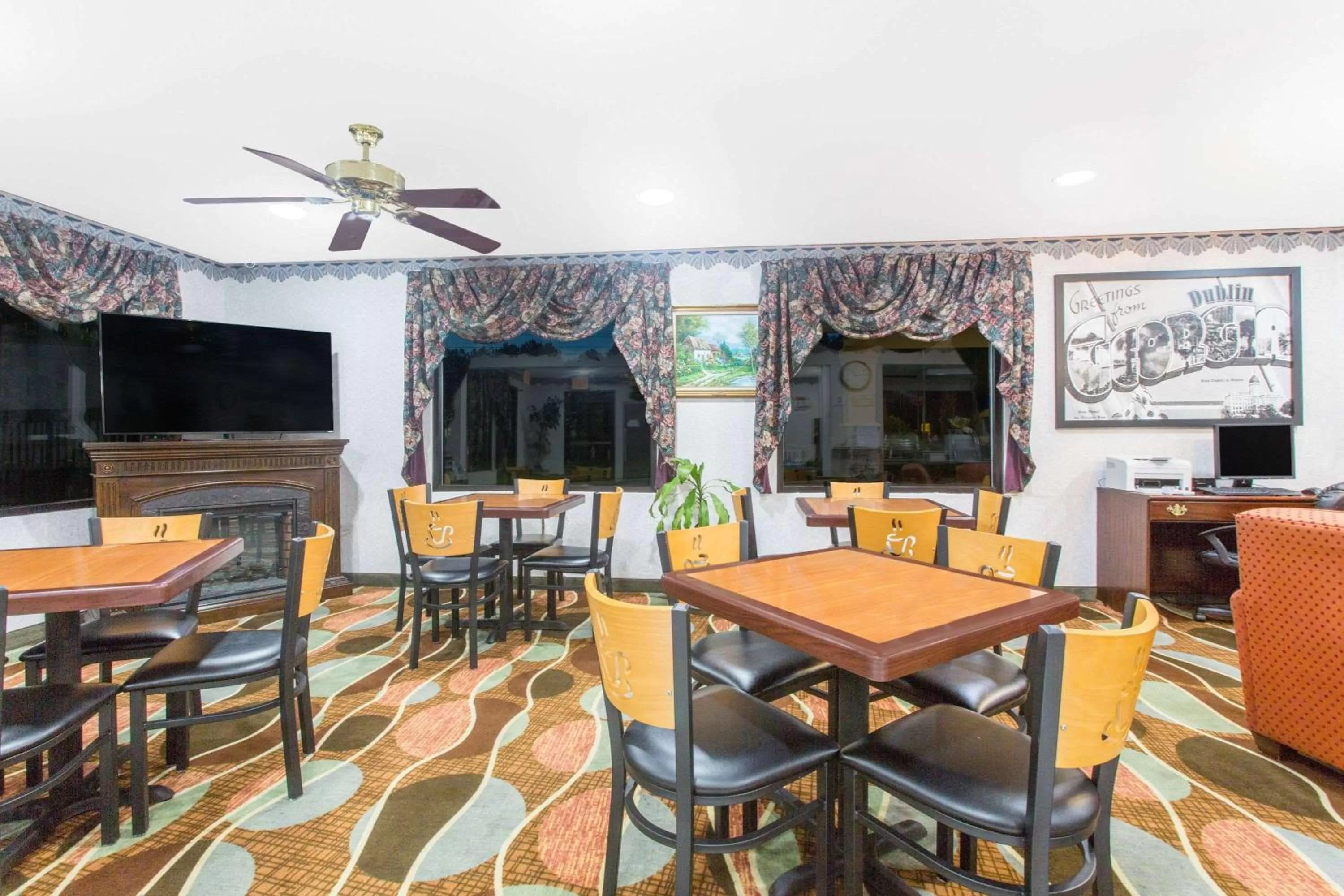 Lobby or reception in Super 8 by Wyndham Dublin