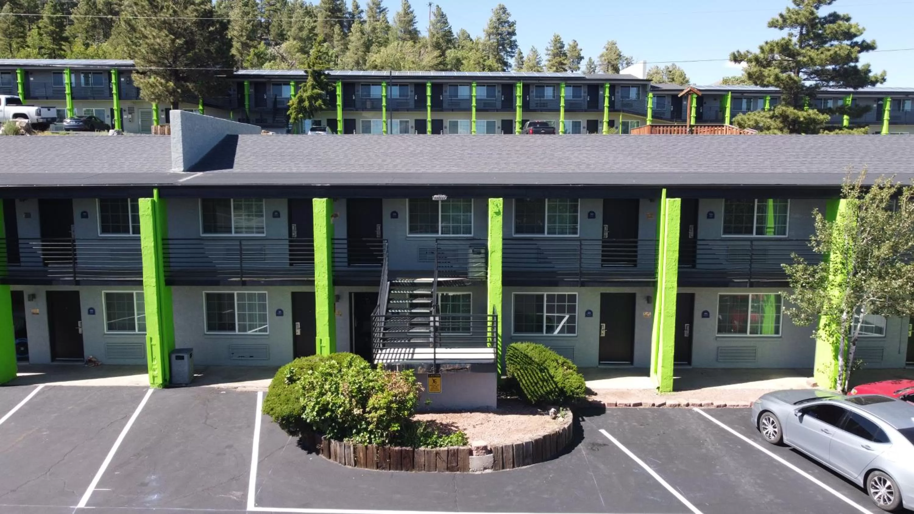 Property building in Hotel Aspen Flagstaff/ Grand Canyon InnSuites