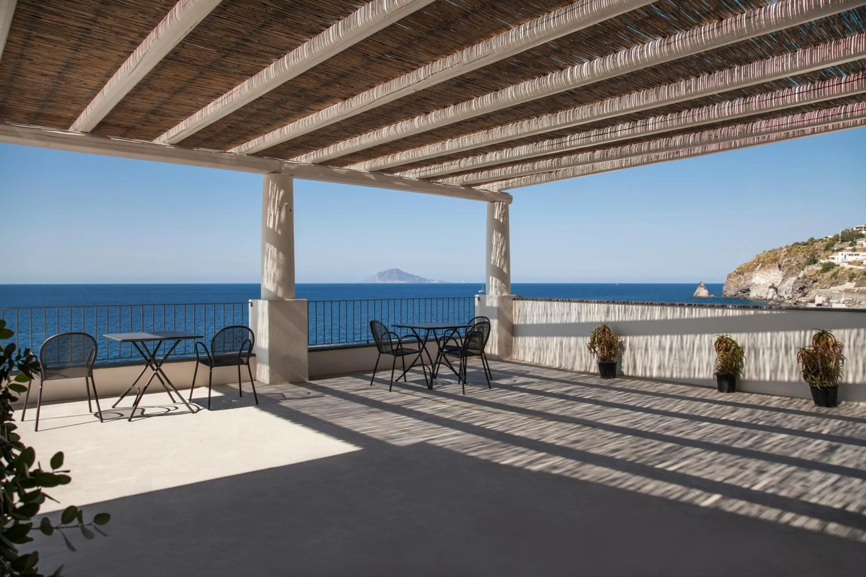 Facade/entrance in Hotel Cutimare - Aeolian Charme