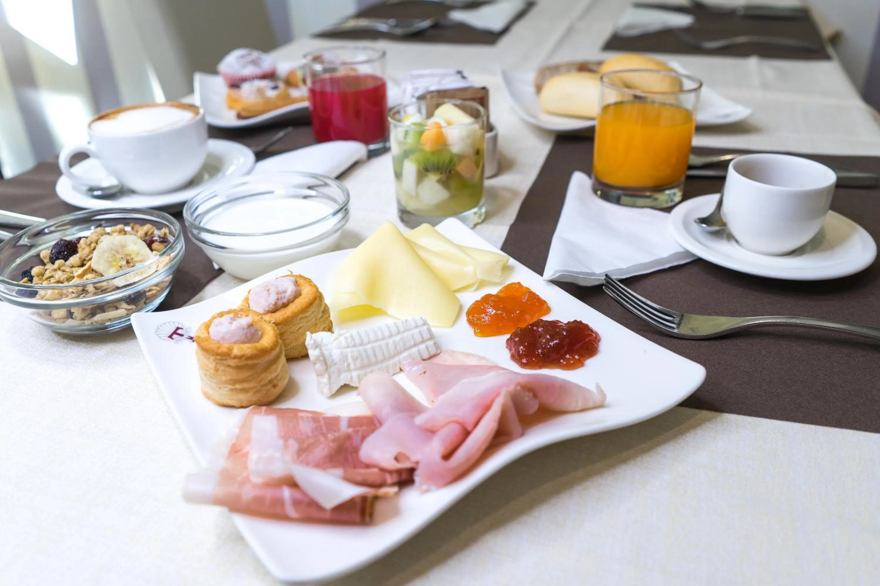 Buffet breakfast in Hotel Villa Tirreno