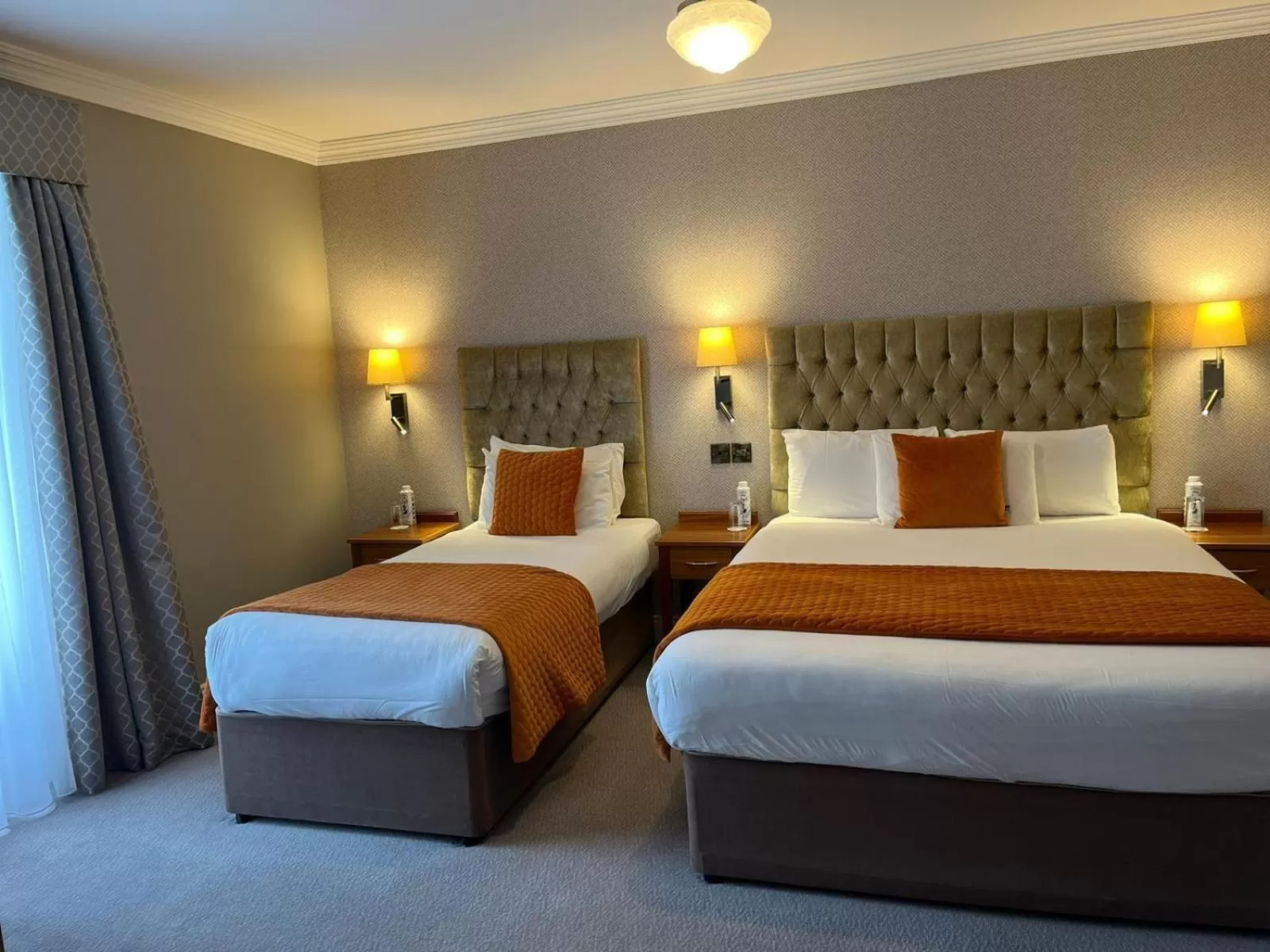 Photo of the whole room, Bed in The Western Hotel