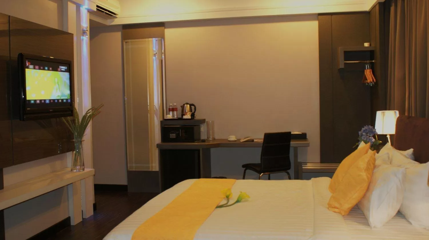 Photo of the whole room, Bed in De Hotel Ipoh