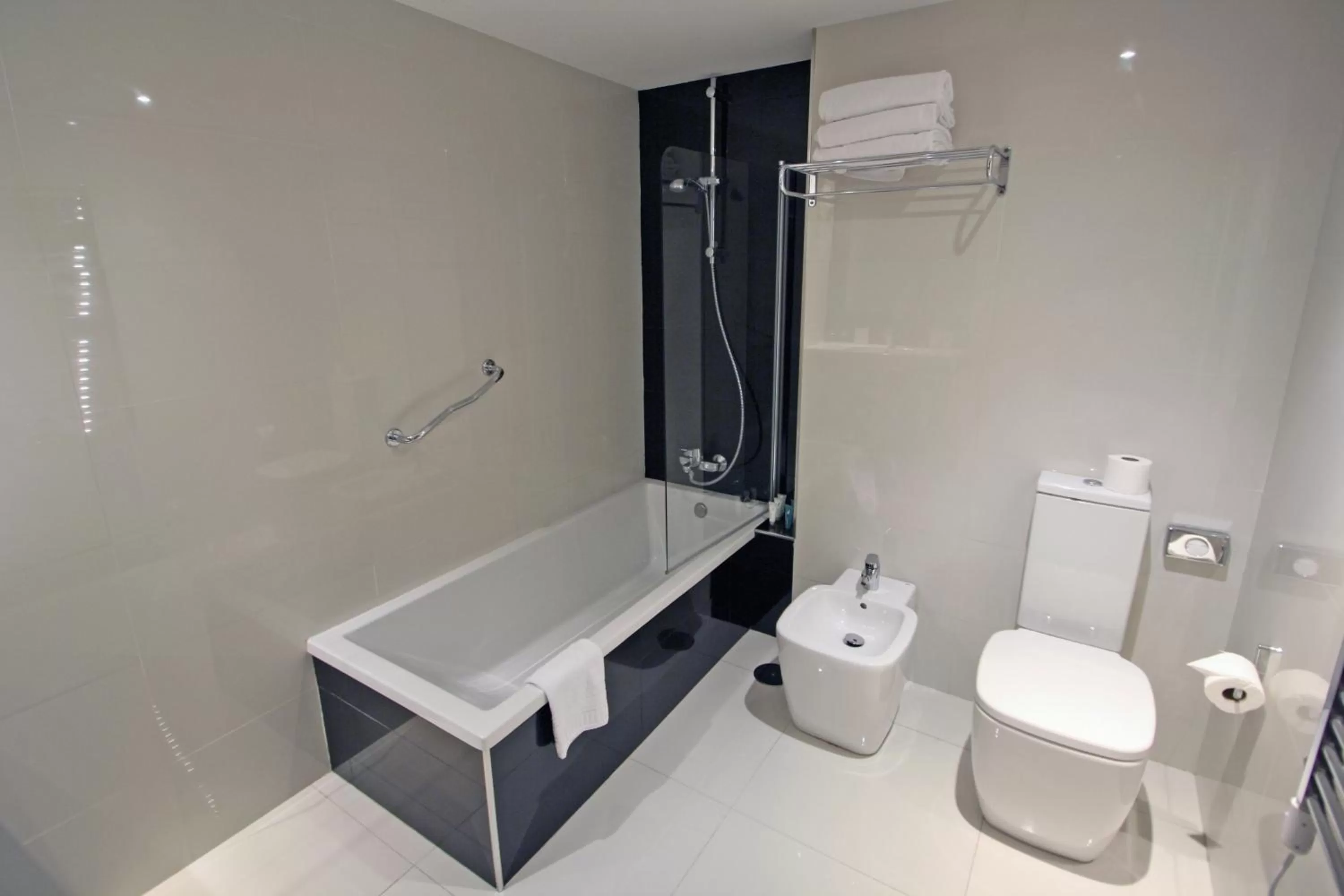 Bathroom in Hotel Villa Rosario II, Edificio Moderno