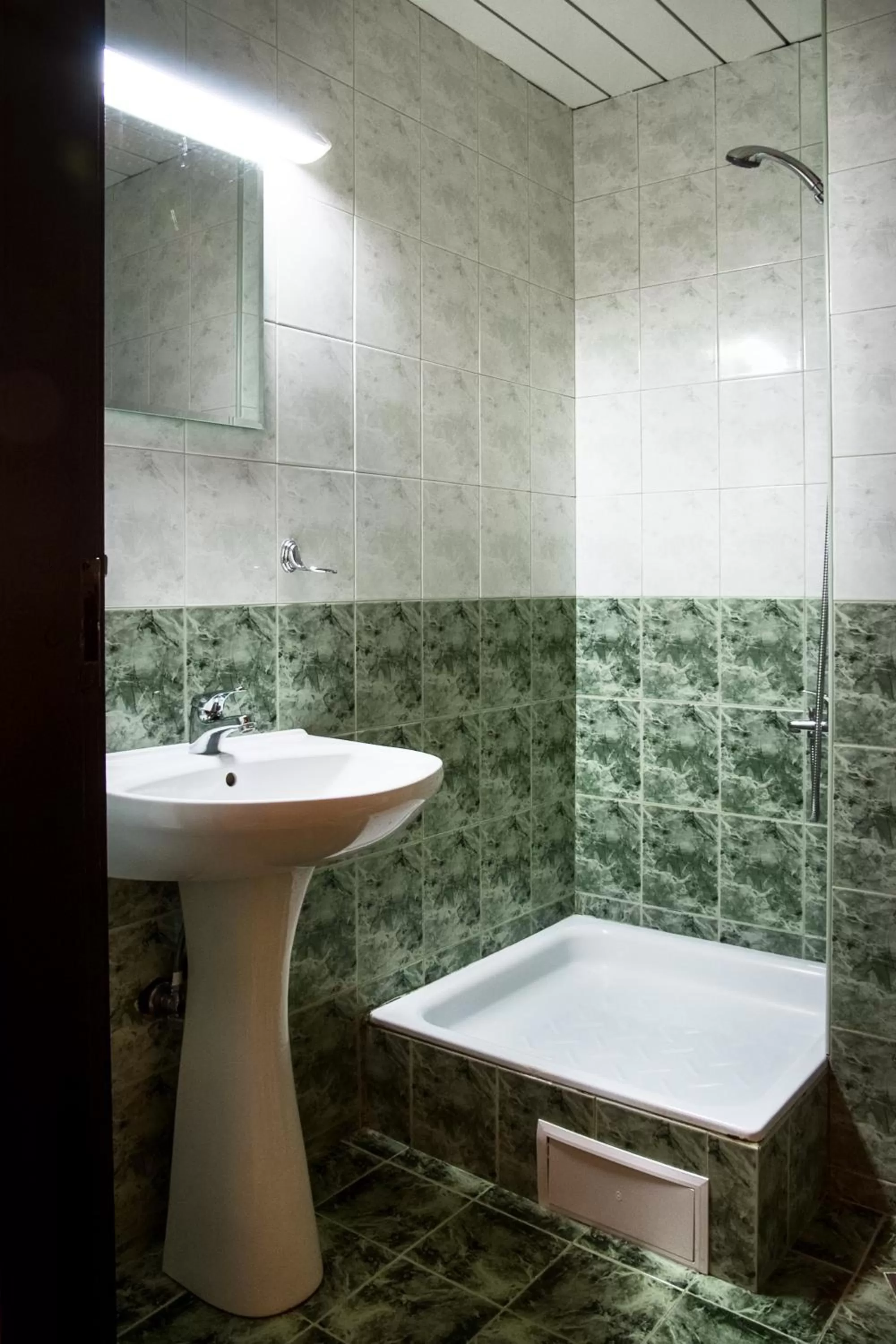 Bathroom in Everest Hotel