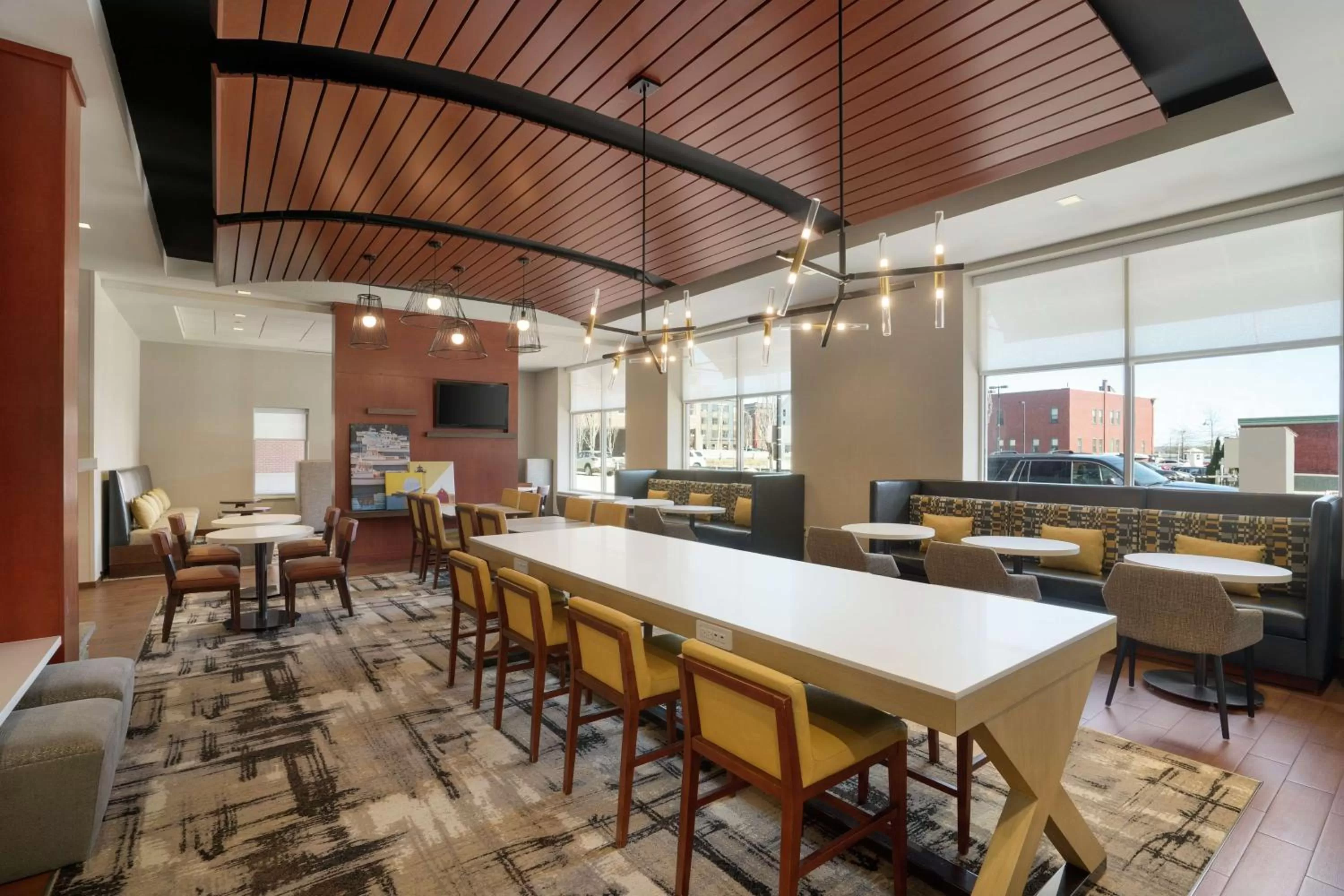 Breakfast in Hampton Inn Portland Downtown Waterfront