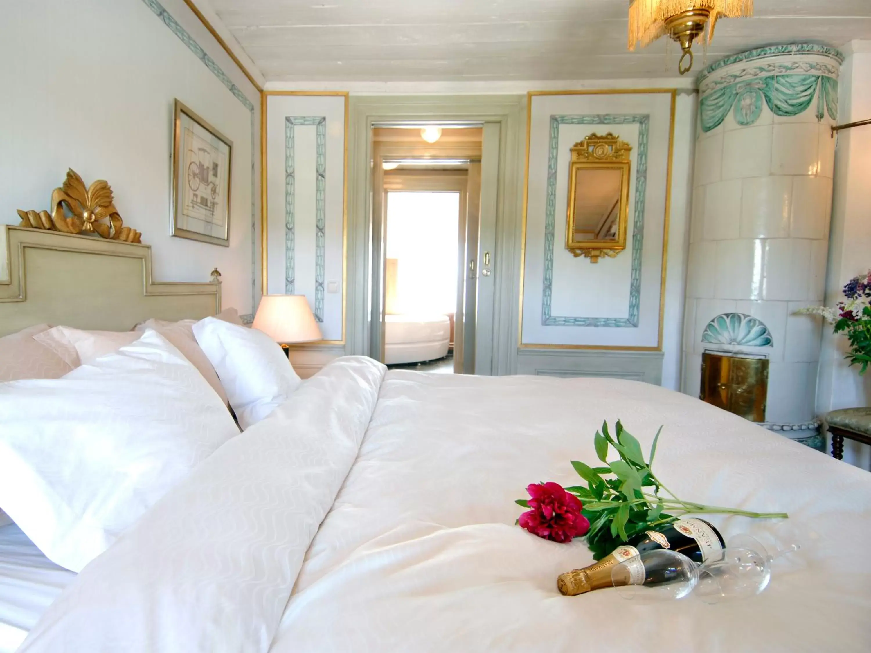 Luxury Suite with Spa Bath in Gripsholms Värdshus Luxury Suite with Spa Bath in Gripsholms Värdshus