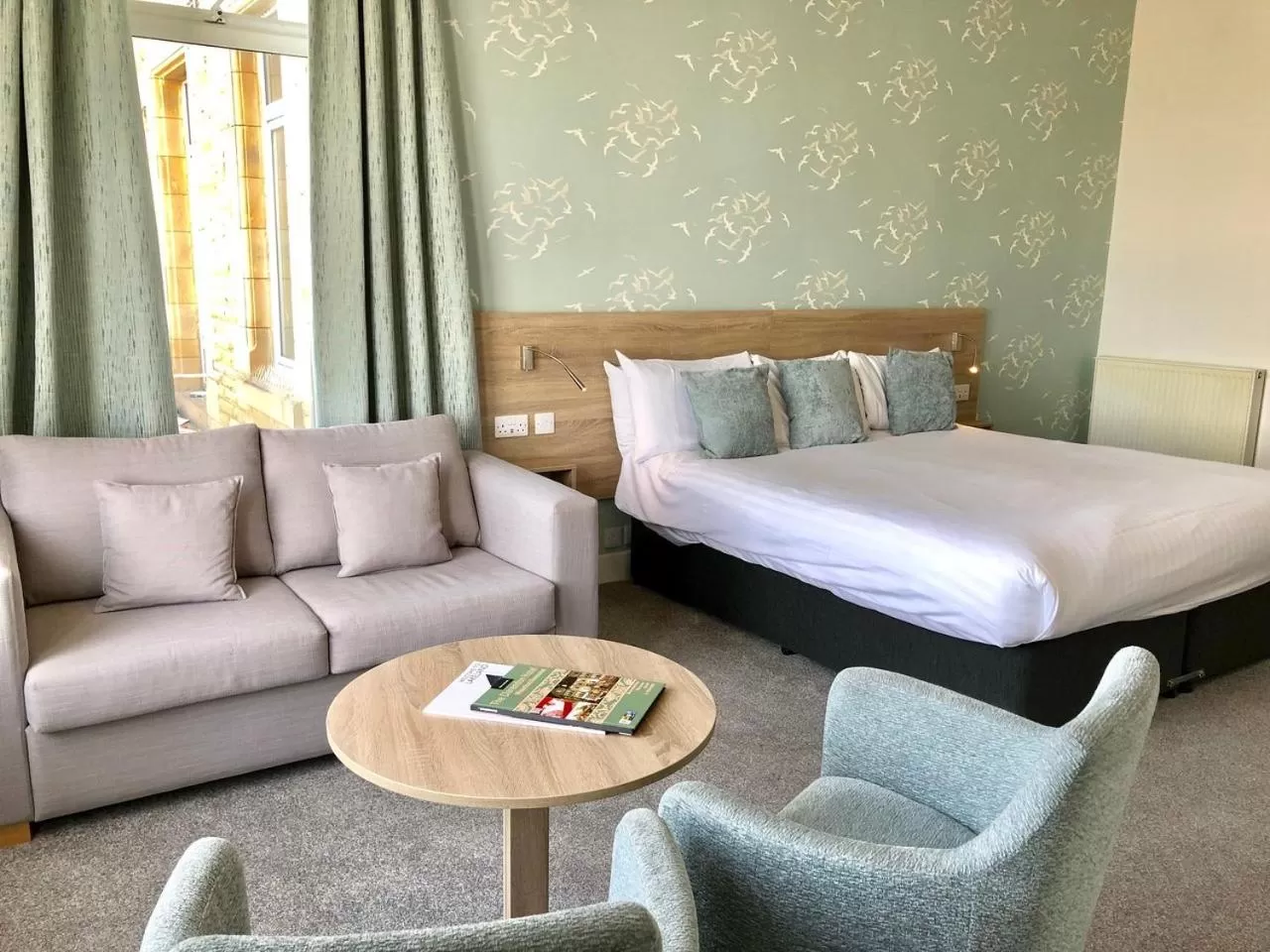 Photo of the whole room, Bed in The Clarendon Hotel