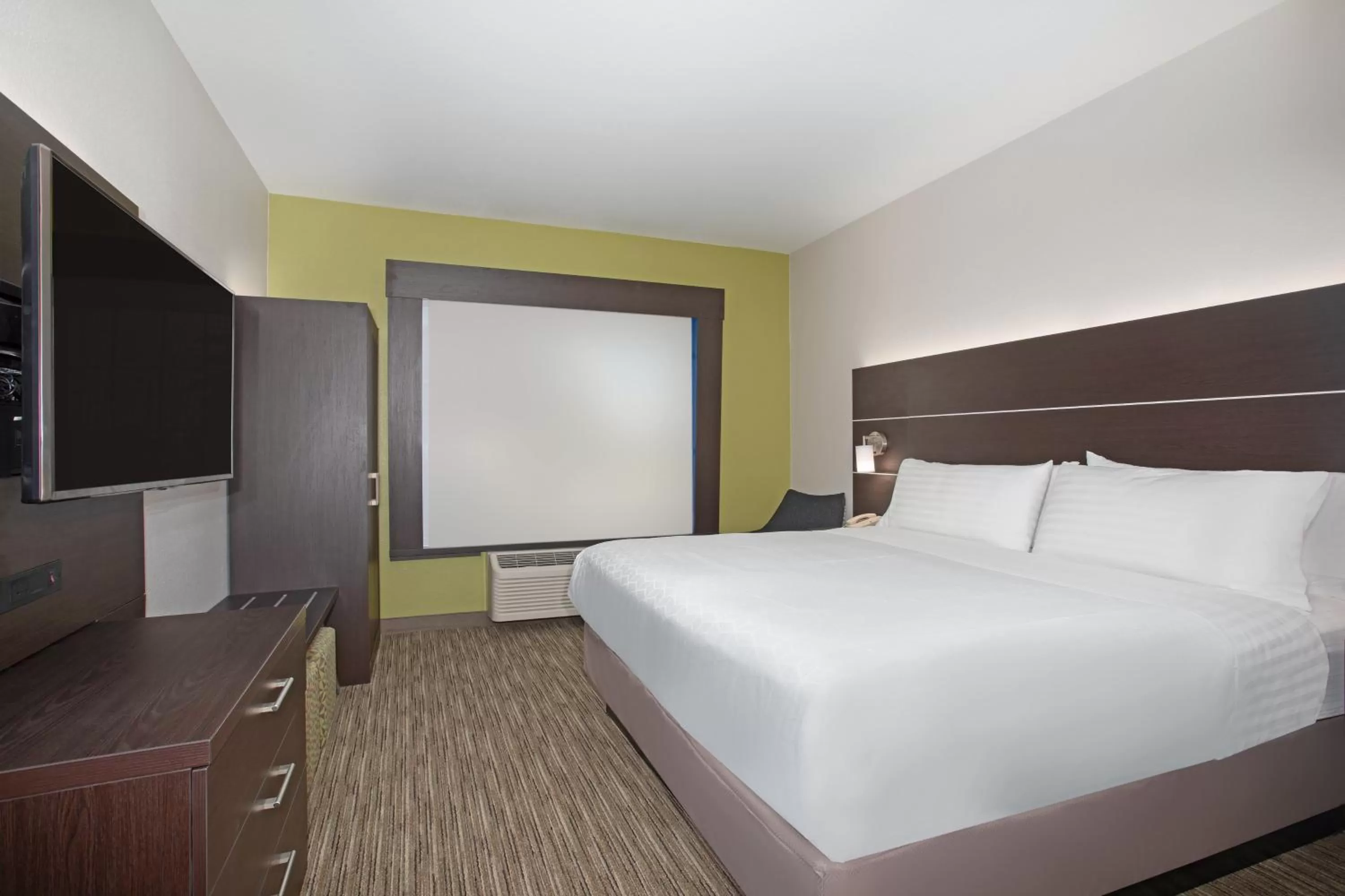 Photo of the whole room, Bed in Holiday Inn Express Hotel & Suites Longmont by IHG