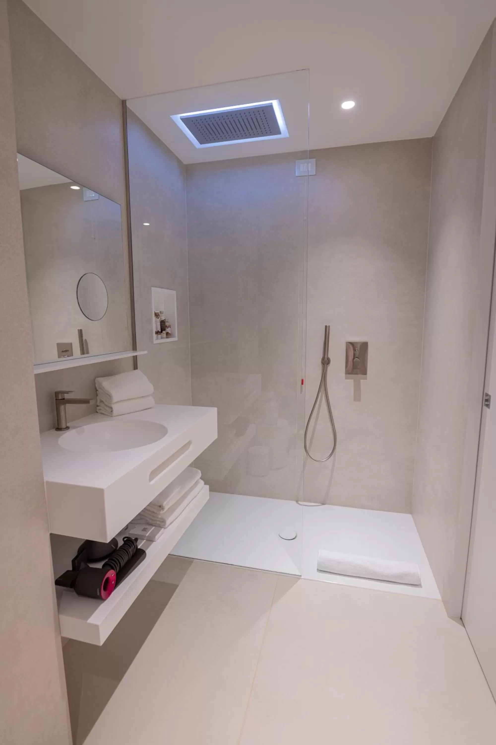 Shower in ODSweet Duomo Milano Hotel