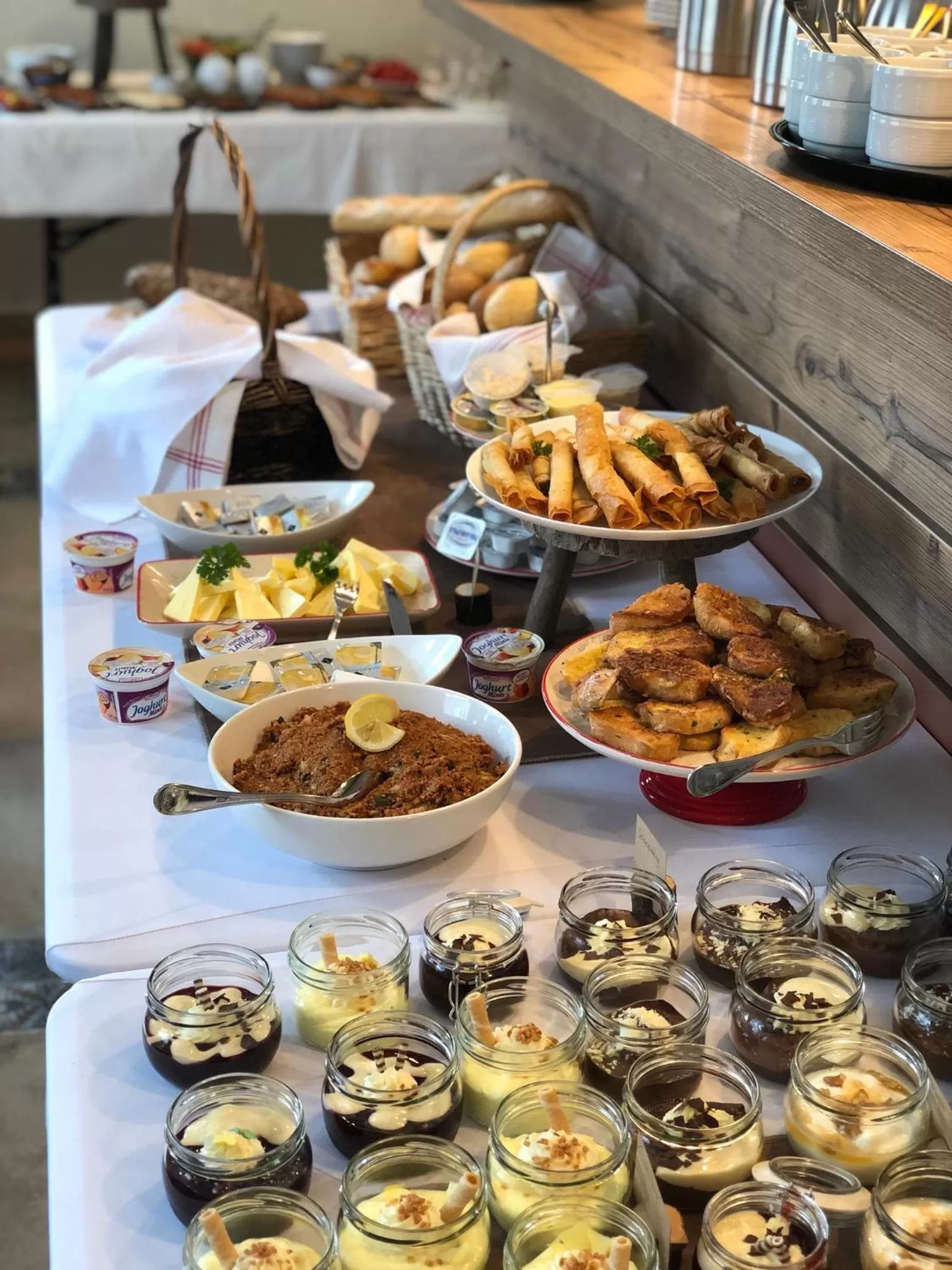 Restaurant/places to eat in Novel Hotel