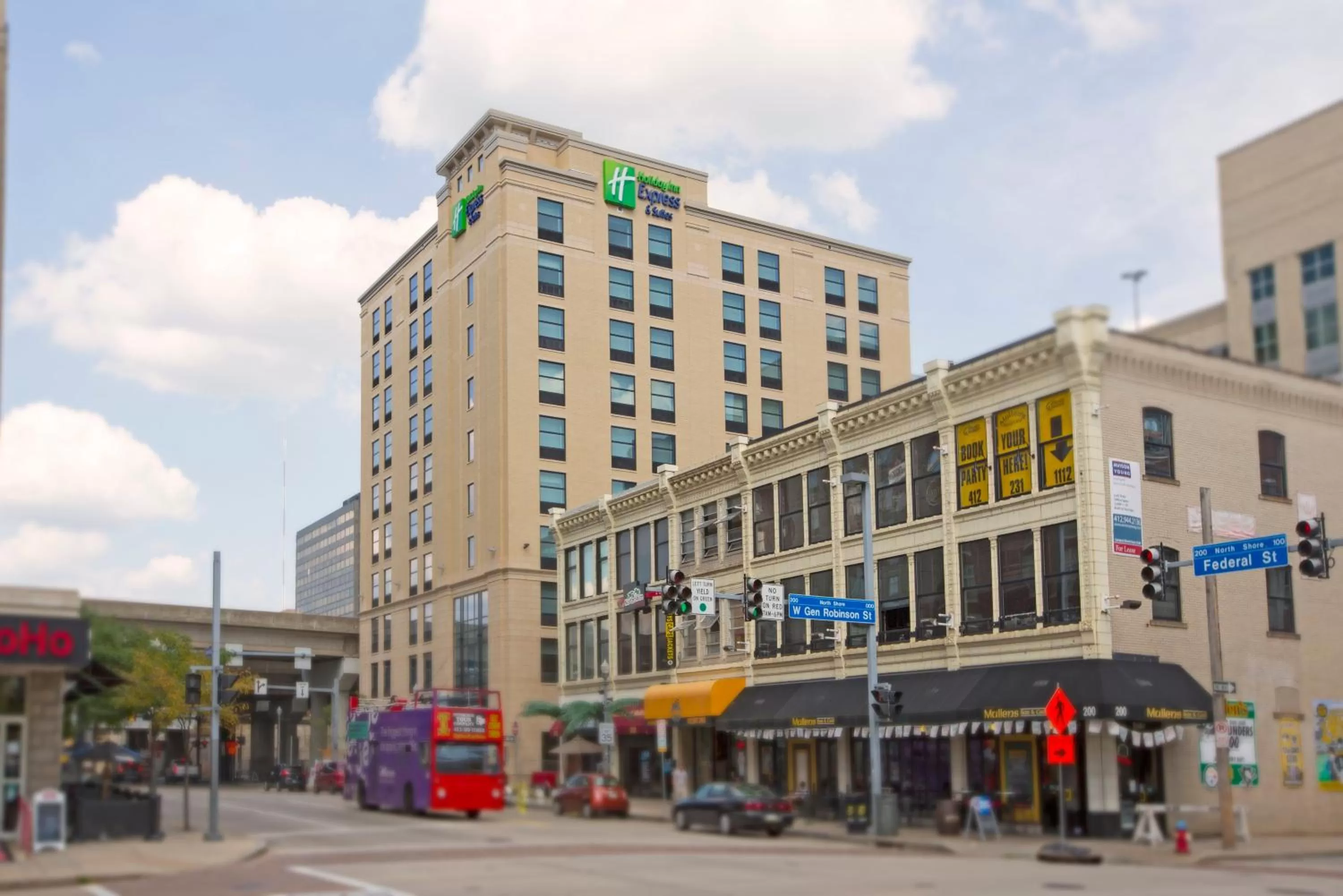 Property building in Holiday Inn Express & Suites Pittsburgh North Shore by IHG