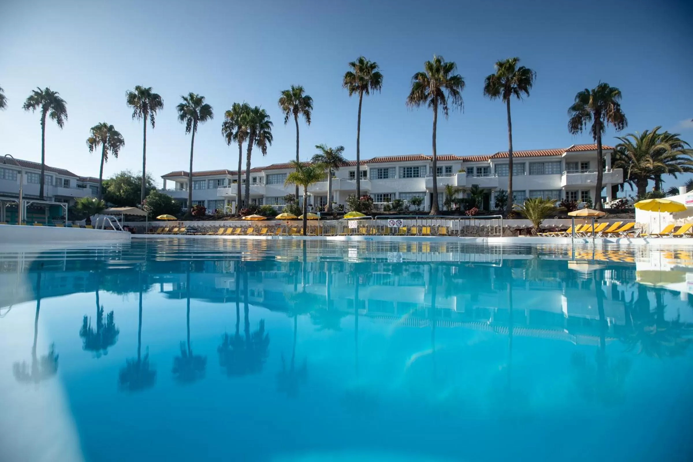 Swimming pool in Fuentepark Apartments