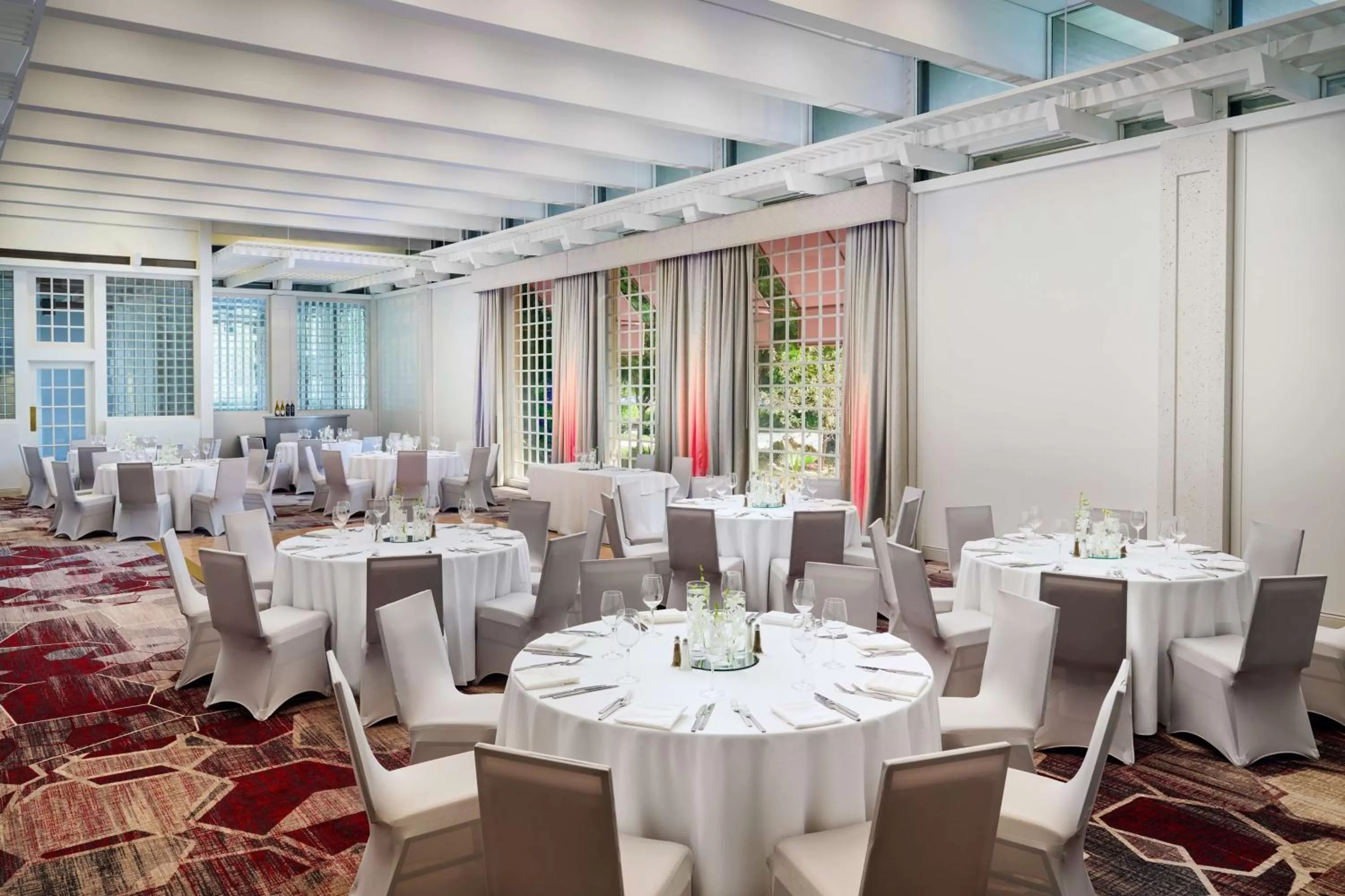 Meeting/conference room, Restaurant/Places to Eat in Hilton Oakland Airport