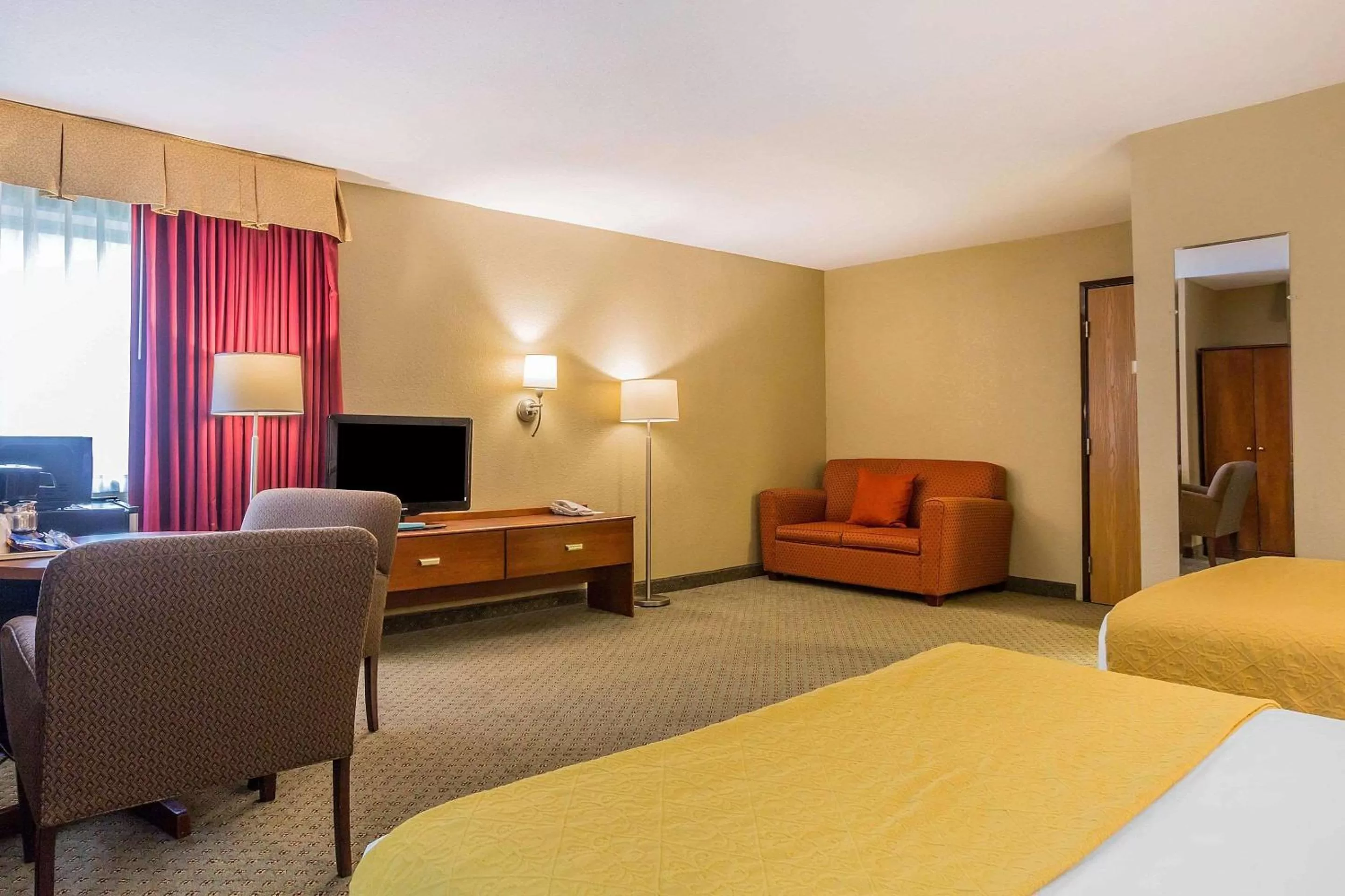 Photo of the whole room, Bed in Quality Inn Hyde Park - Poughkeepsie North