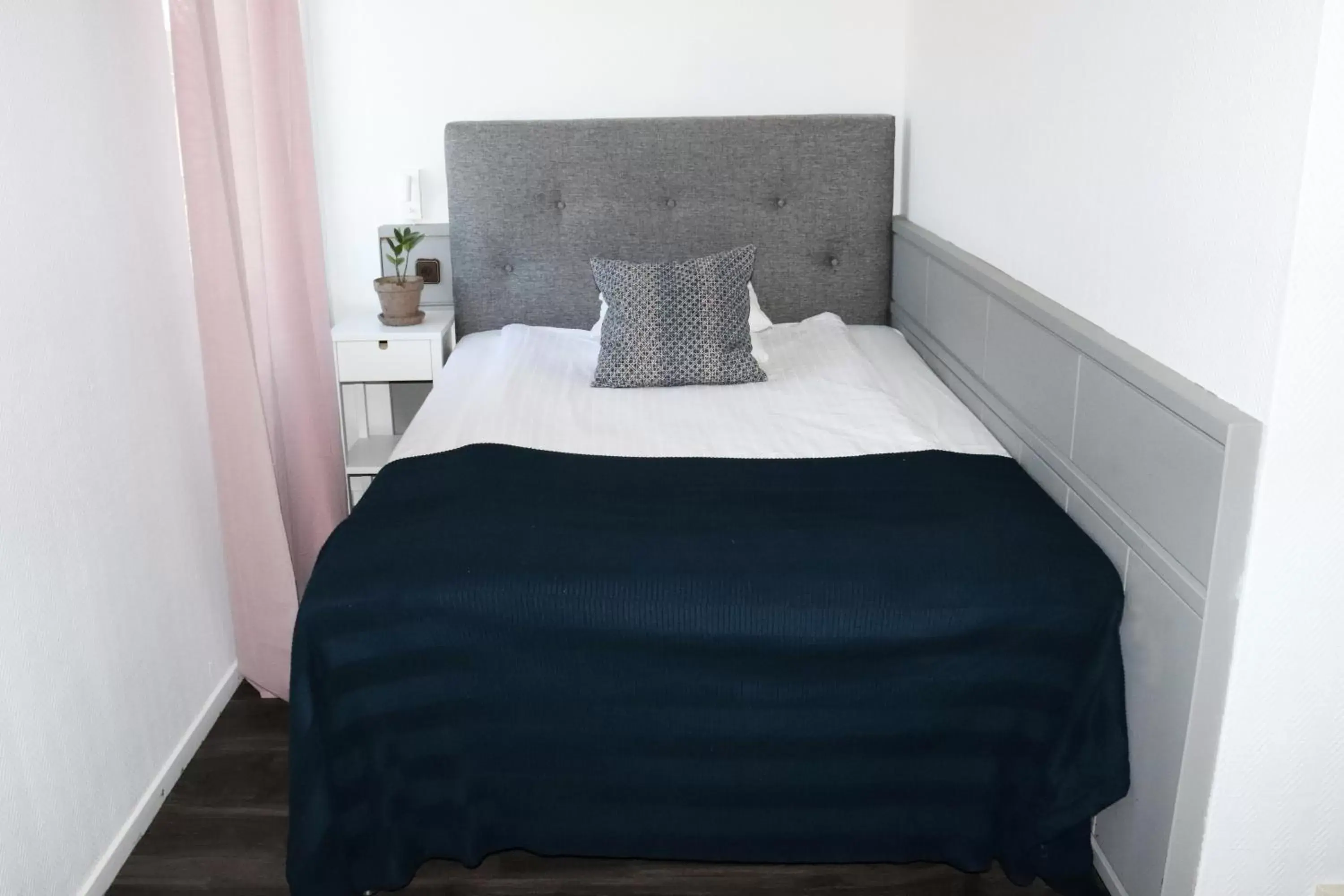 Economy Single Room in Stadshotellet Lidköping Economy Single Room in Stadshotellet Lidköping