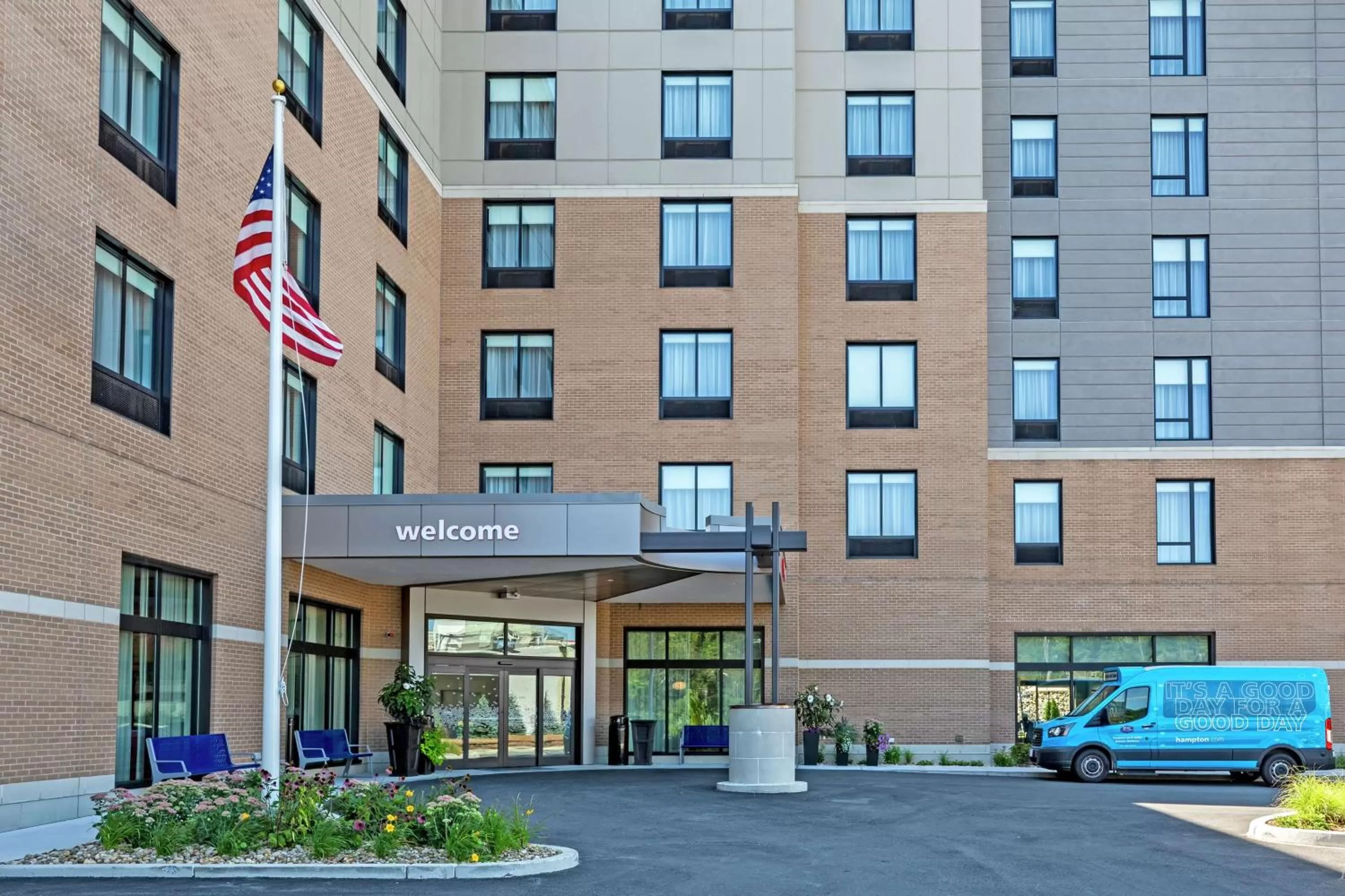 Property building in Hampton Inn & Suites Boston/Waltham