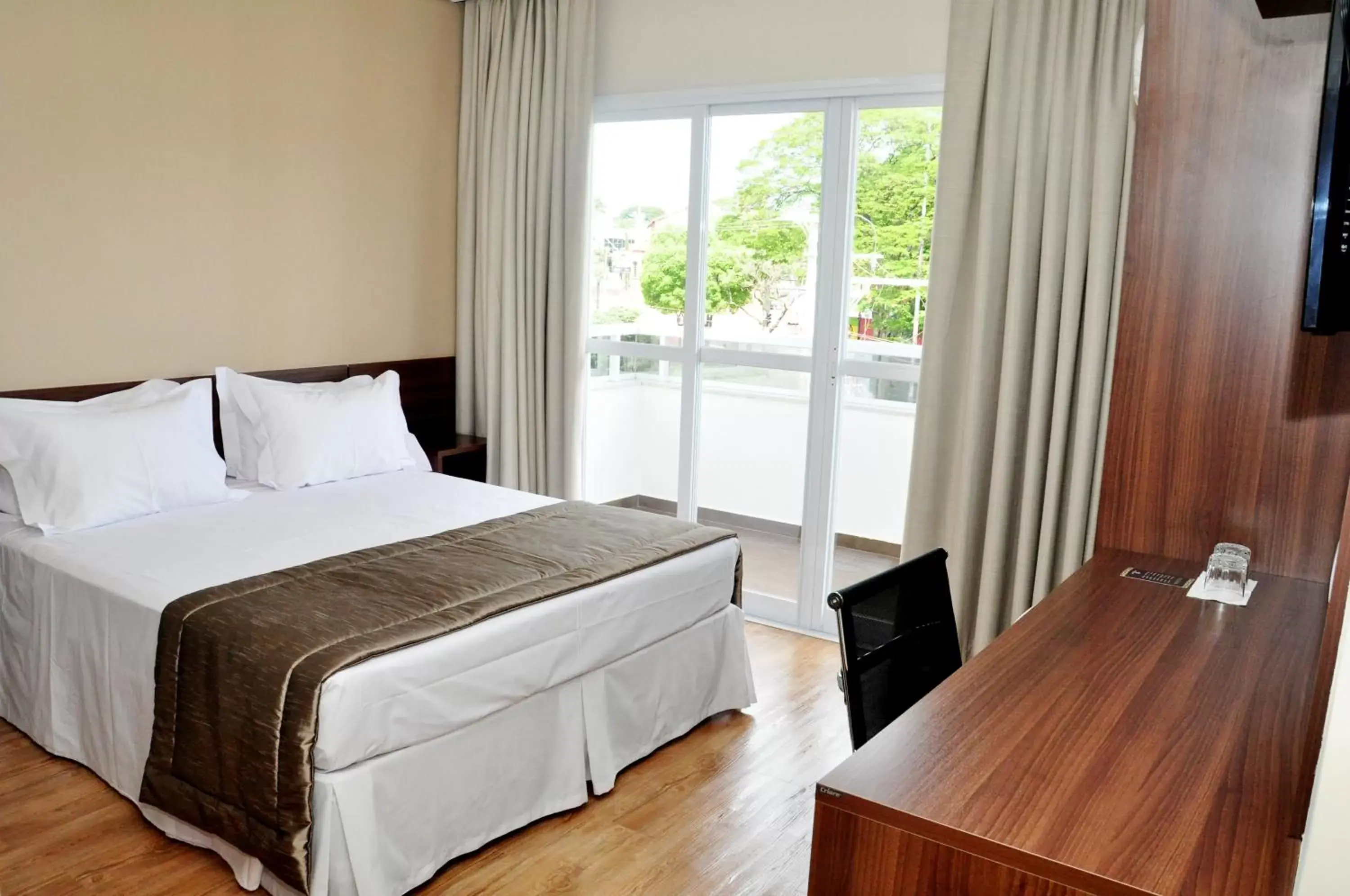 Deluxe Double Room with Balcony in Hotel Mohave Deluxe Double Room with Balcony in Hotel Mohave