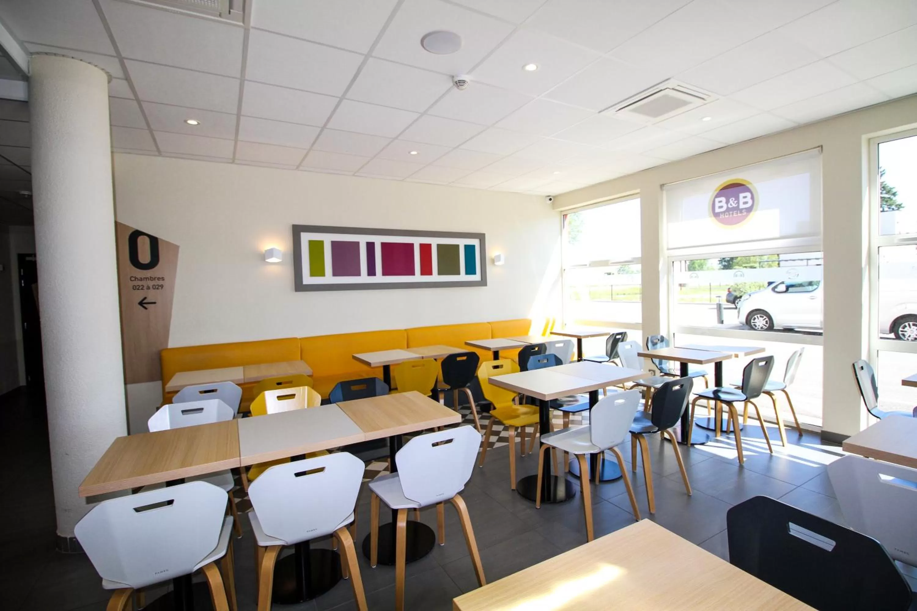 Restaurant/places to eat in B&B HOTEL Valence TGV Romans