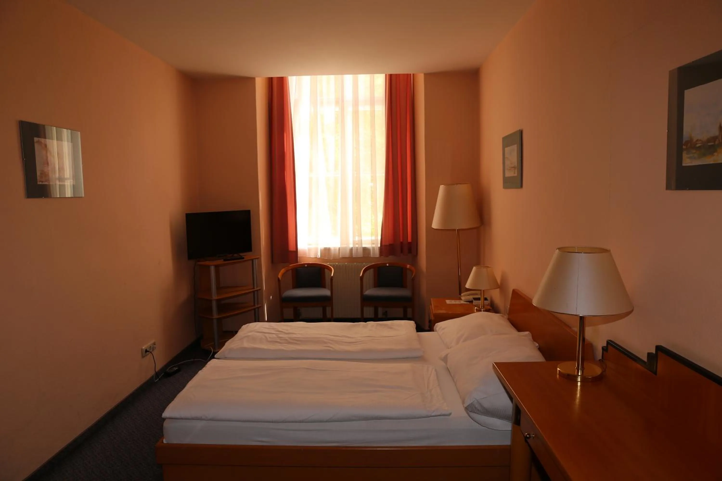 Photo of the whole room, Bed in Hotel Am Schottenpoint