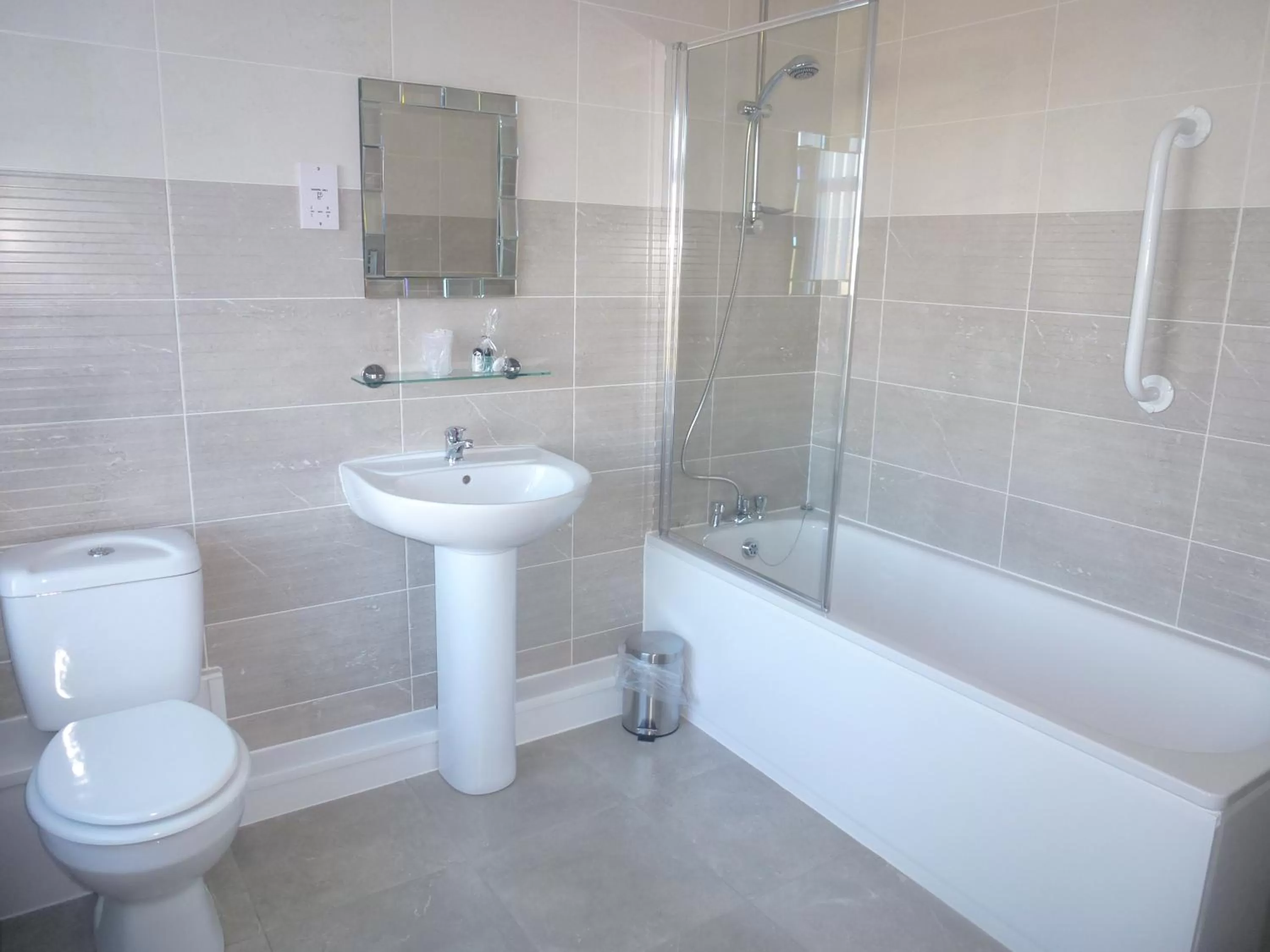 Bathroom in Orrell Park Hotel