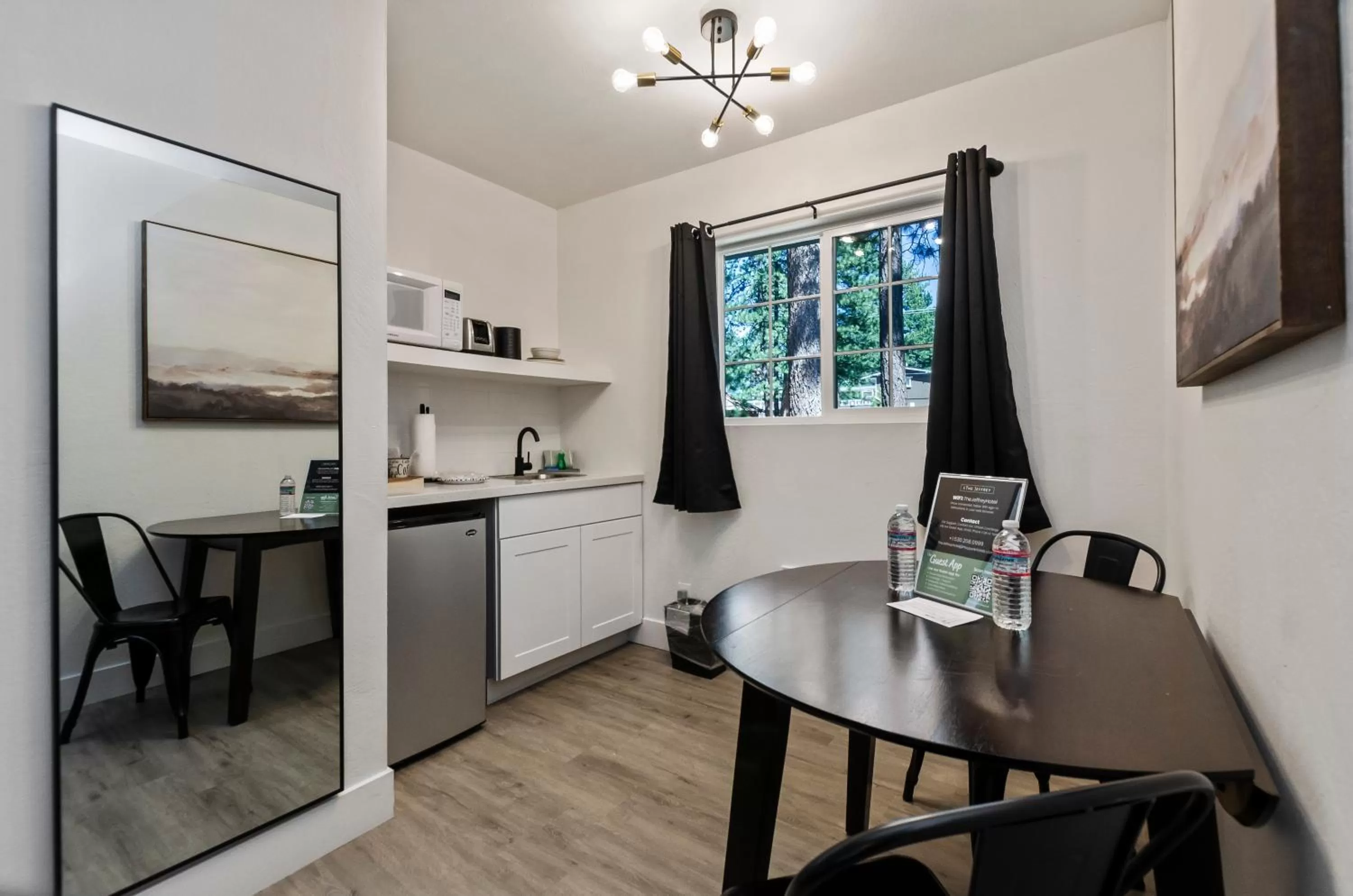 Kitchen or kitchenette in The Jeffrey Hotel