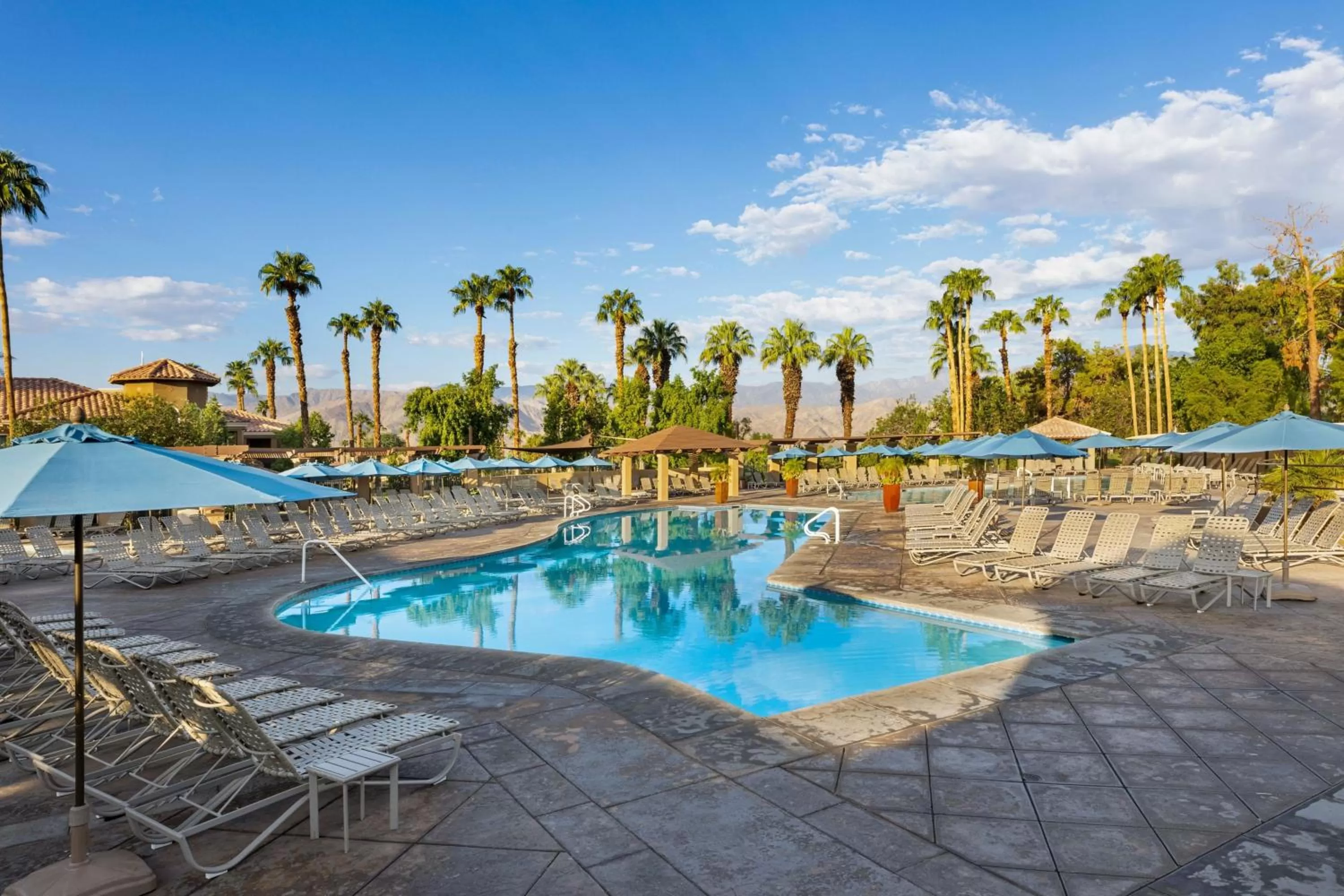 Swimming pool in Marriott's Desert Springs Villas II
