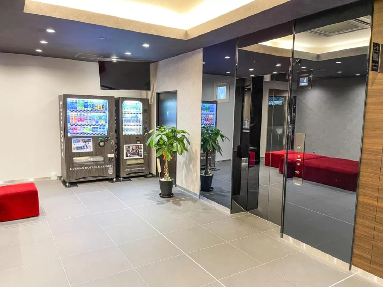 Lobby or reception in HOTEL LiVEMAX Takamatsu Eki Mae