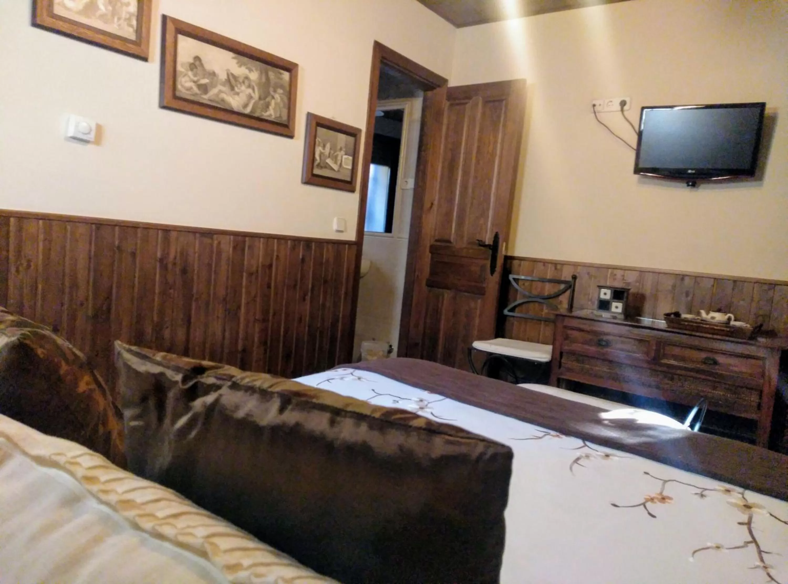 Photo of the whole room, Bed in Posada el Campanario