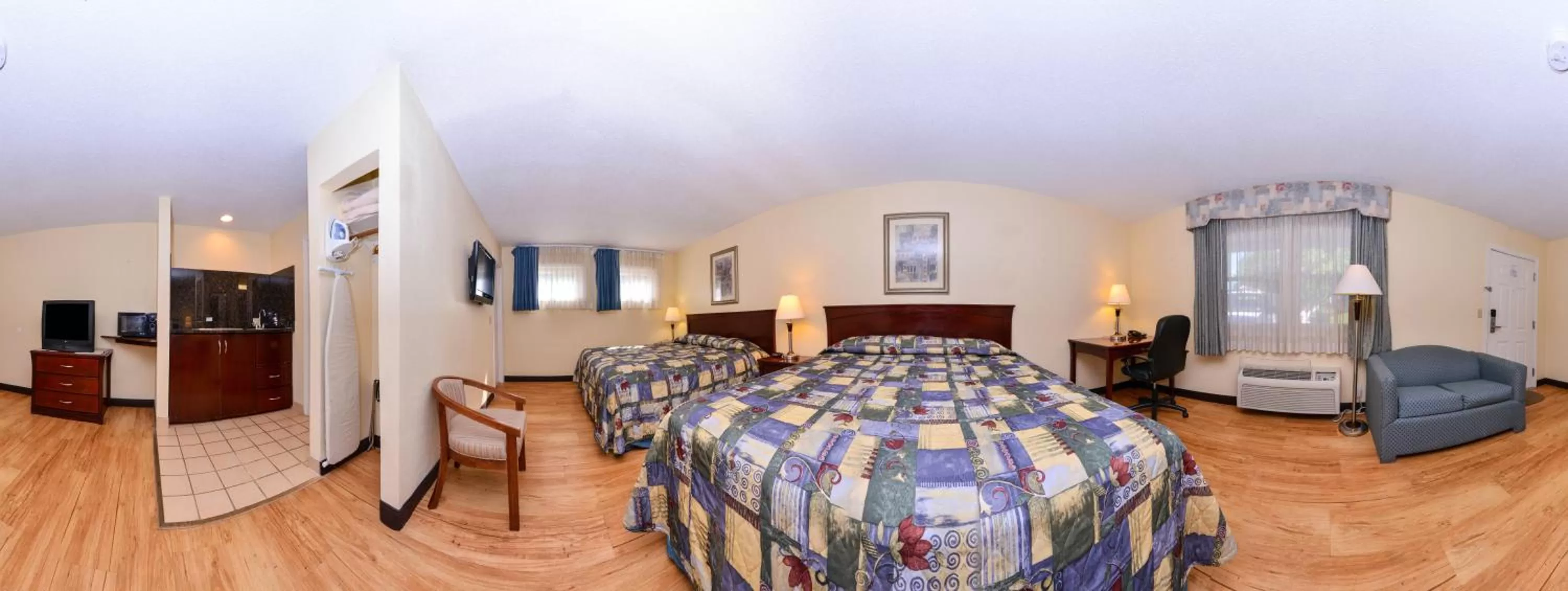 Photo of the whole room, Bed in Tower Inn and Suites of Guilford / Madison