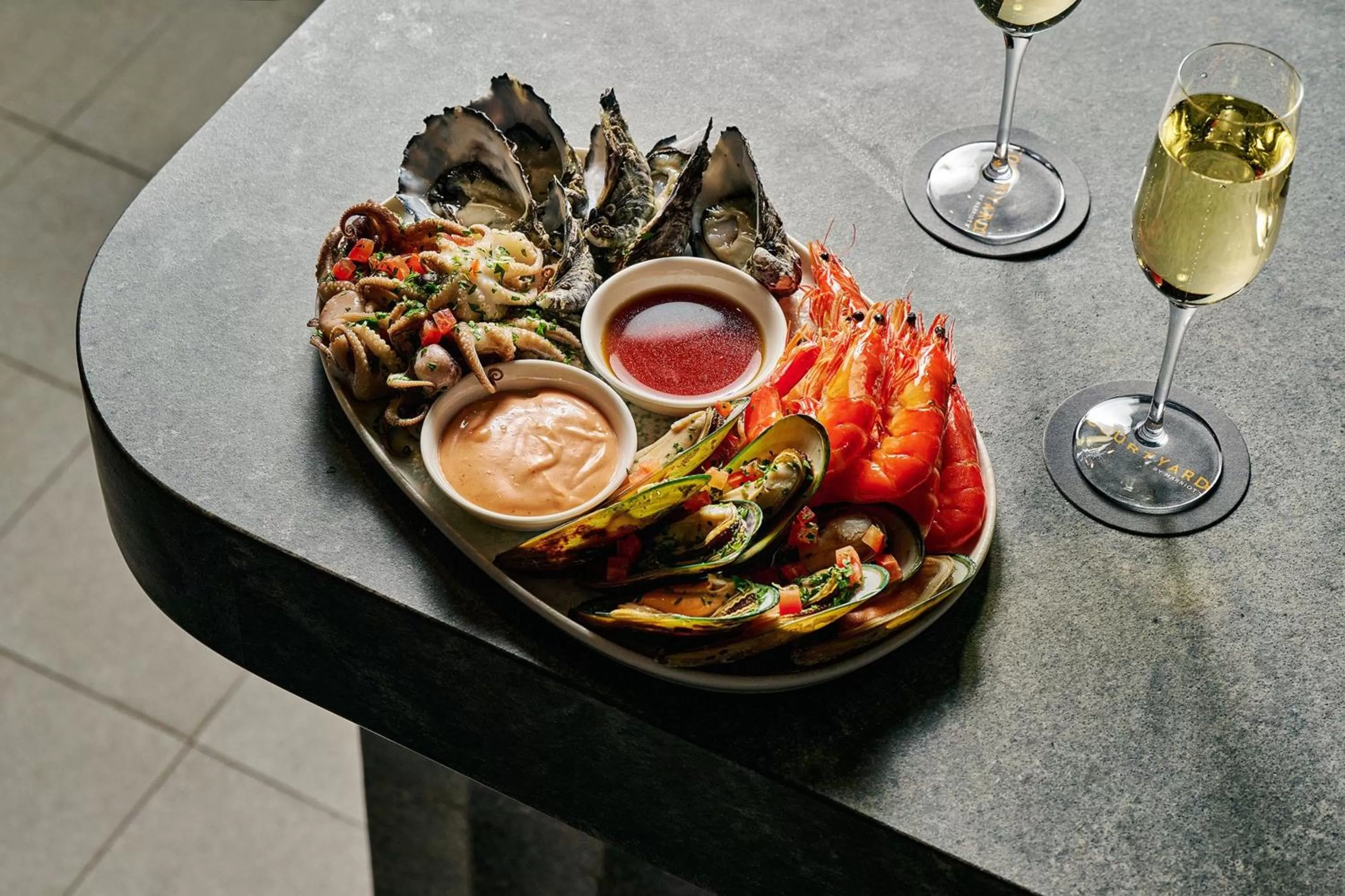 Lounge or bar in Courtyard by Marriott Melbourne Flagstaff Gardens