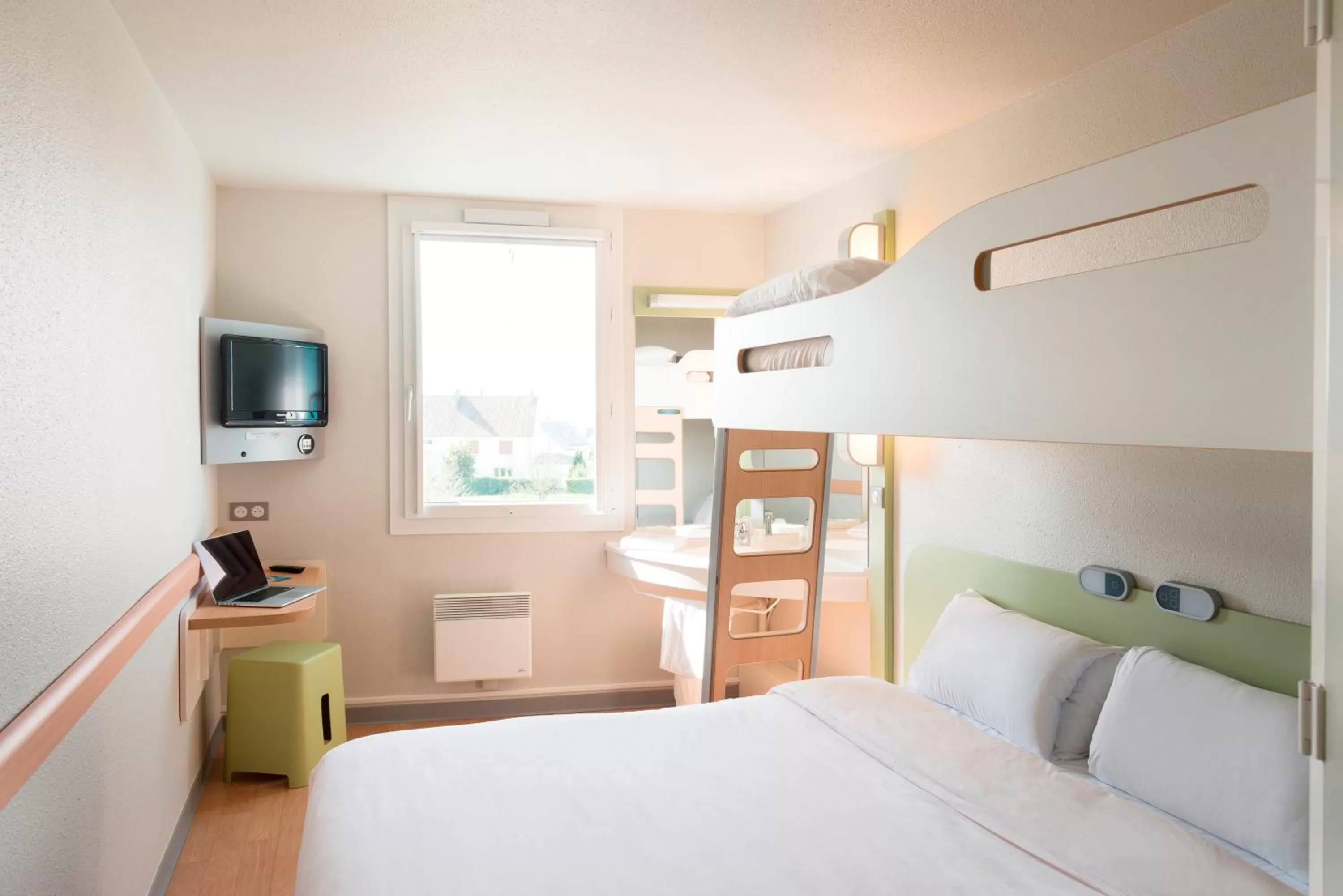 bunk bed, Bed in ibis budget Granville