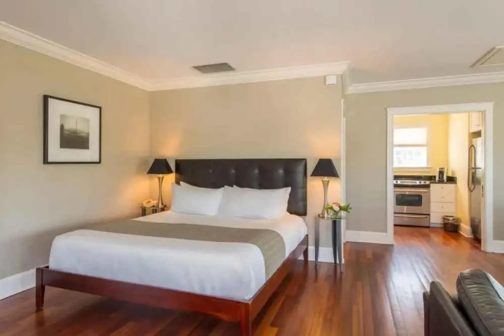 Bed in Breakwater Inn