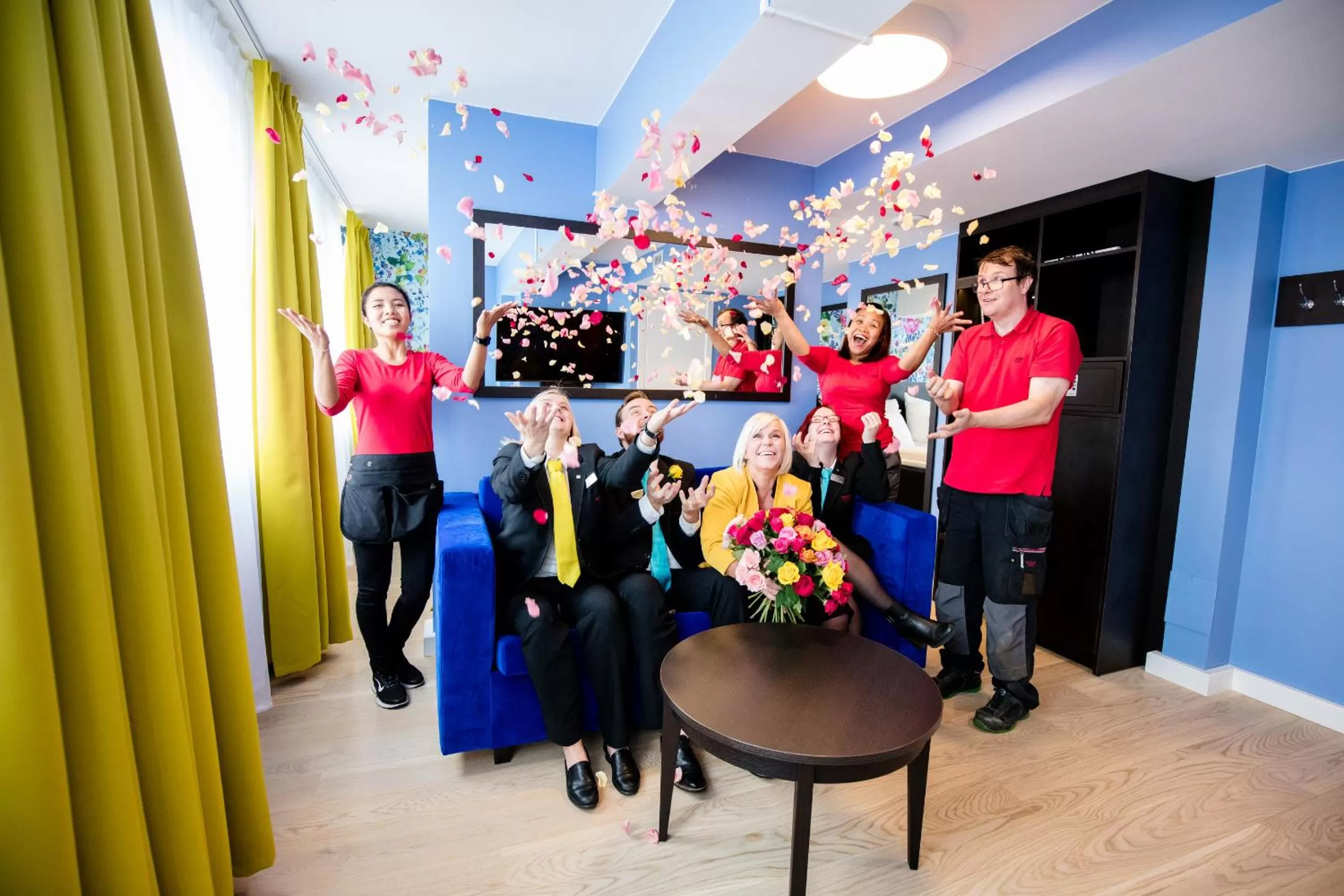 People in Thon Hotel Moldefjord