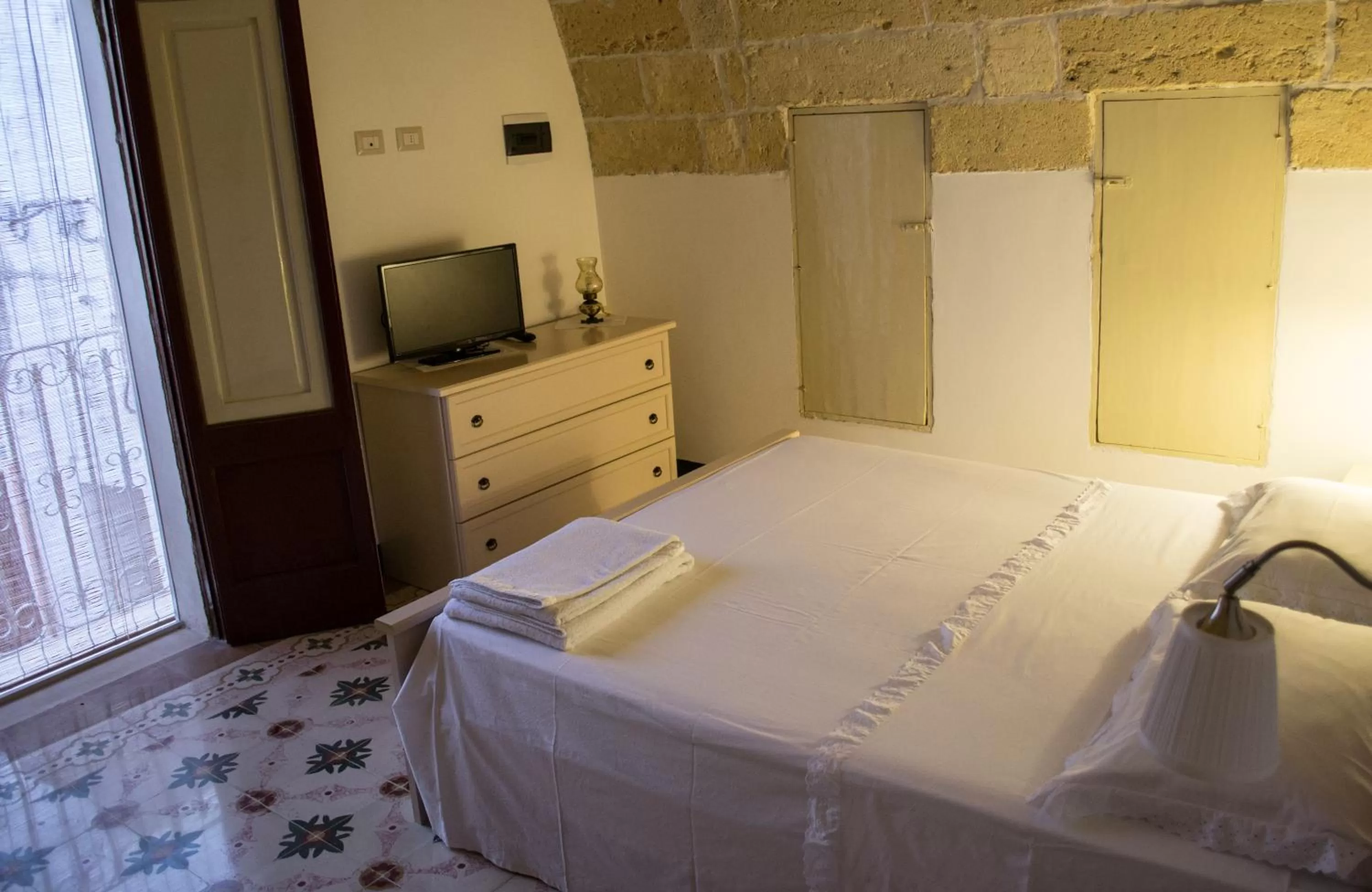 TV and multimedia, Bed in B&B a Casa della Nonna Uccia