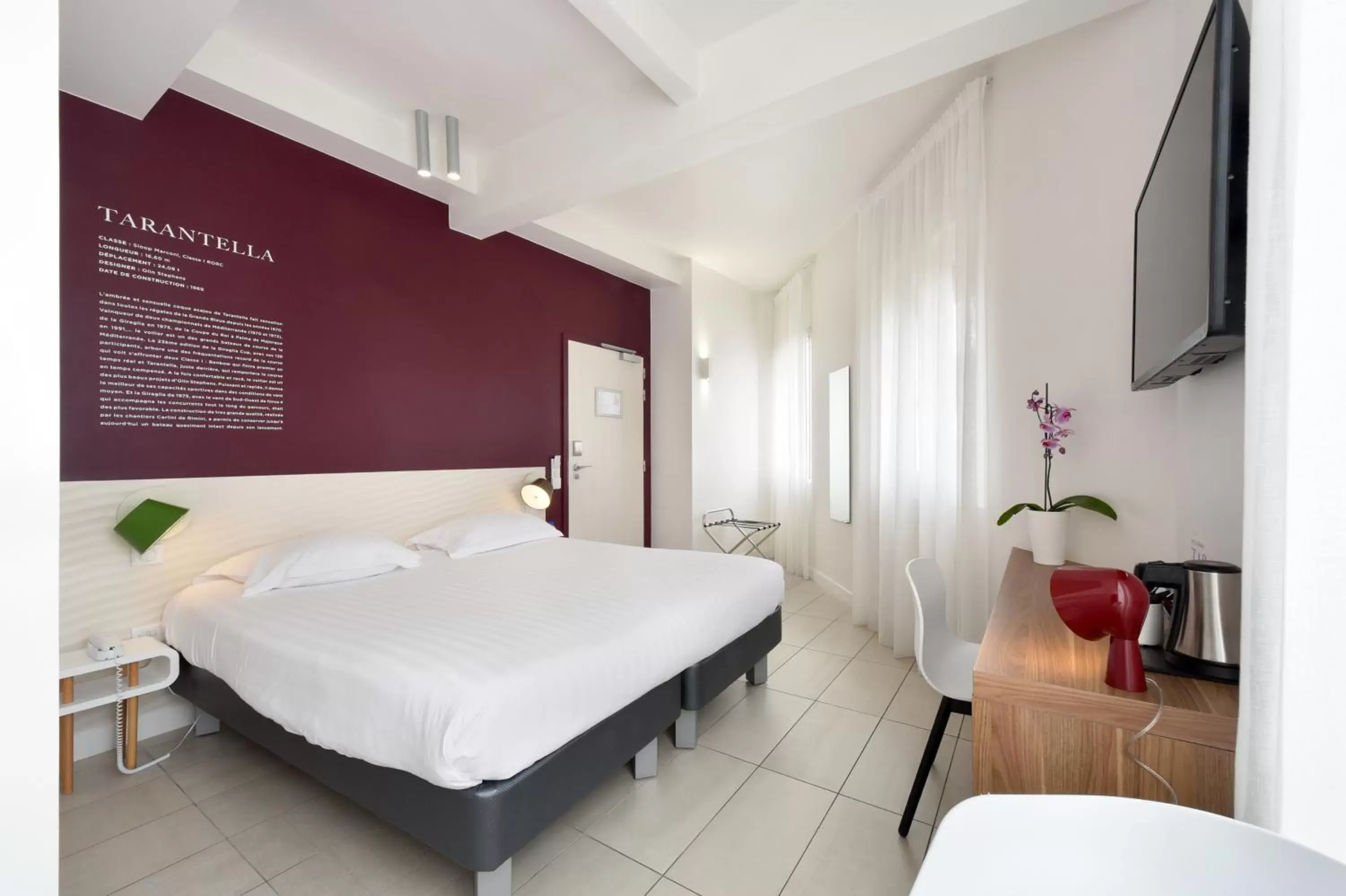 Double Room in Hôtel Les Voiles Double Room in Hôtel Les Voiles