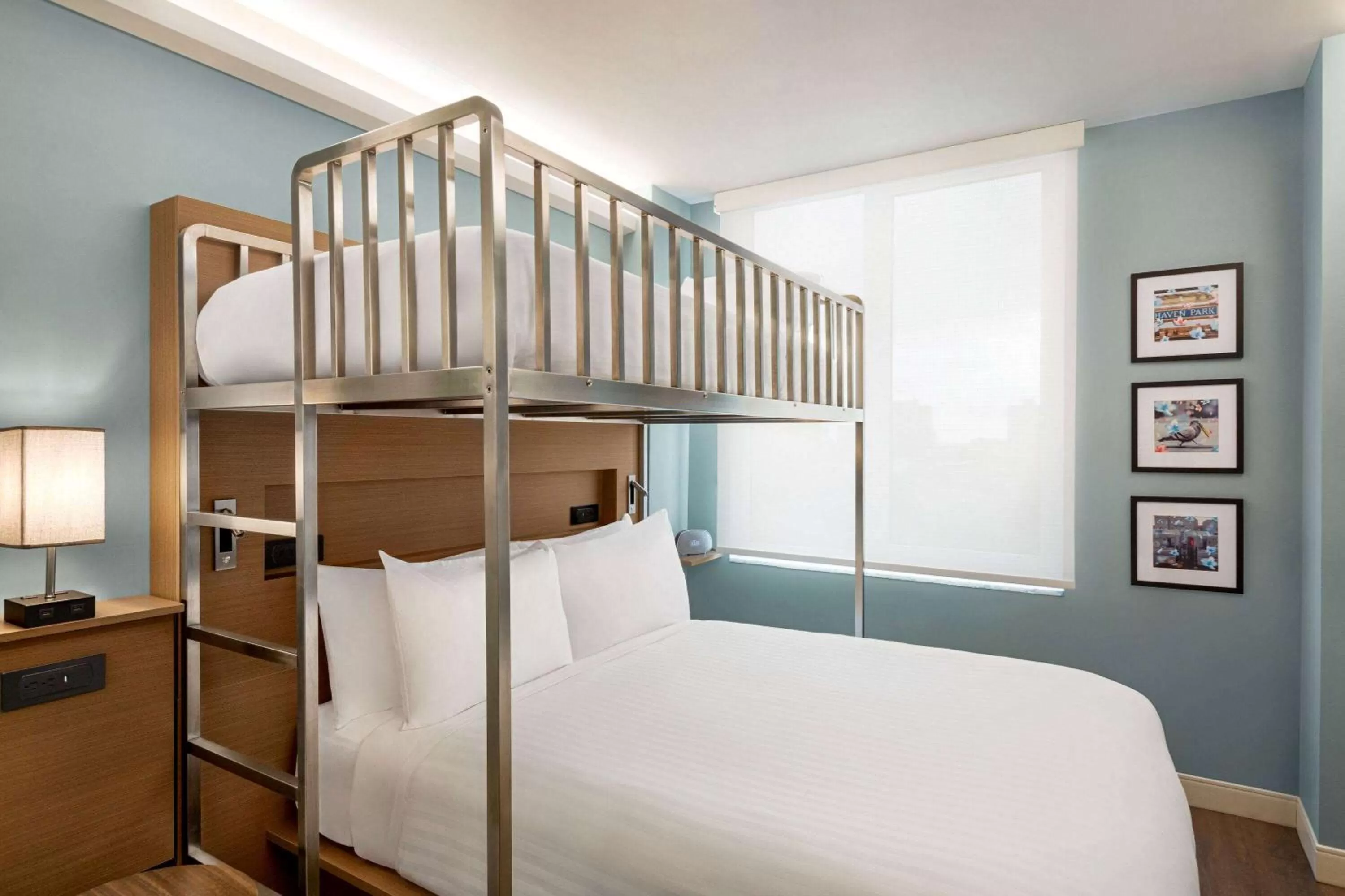 Photo of the whole room, Bed in Wingate by Wyndham Bronx Haven Park