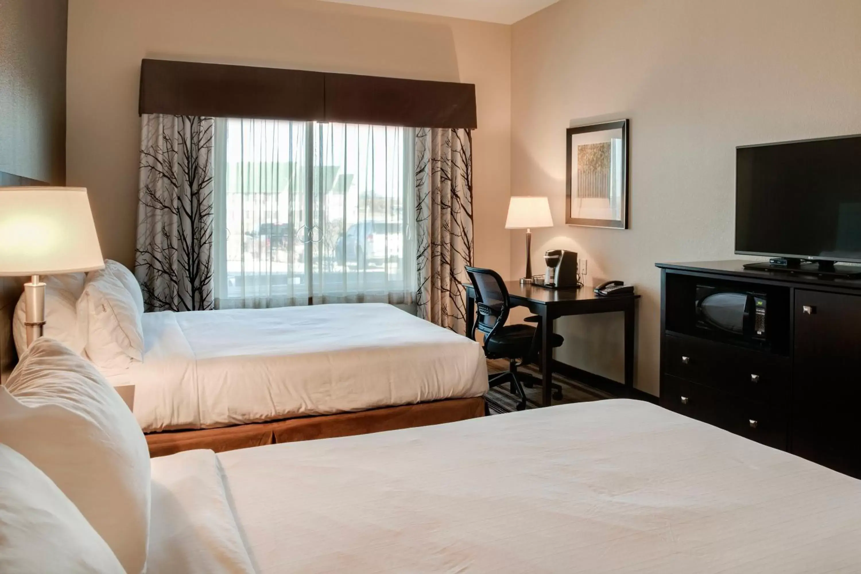Standard Queen Room with Two Queen Beds - Communications Accessible in Holiday Inn Express & Suites Nevada by IHG Standard Queen Room with Two Queen Beds - Communications Accessible in Holiday Inn Express & Suites Nevada by IHG