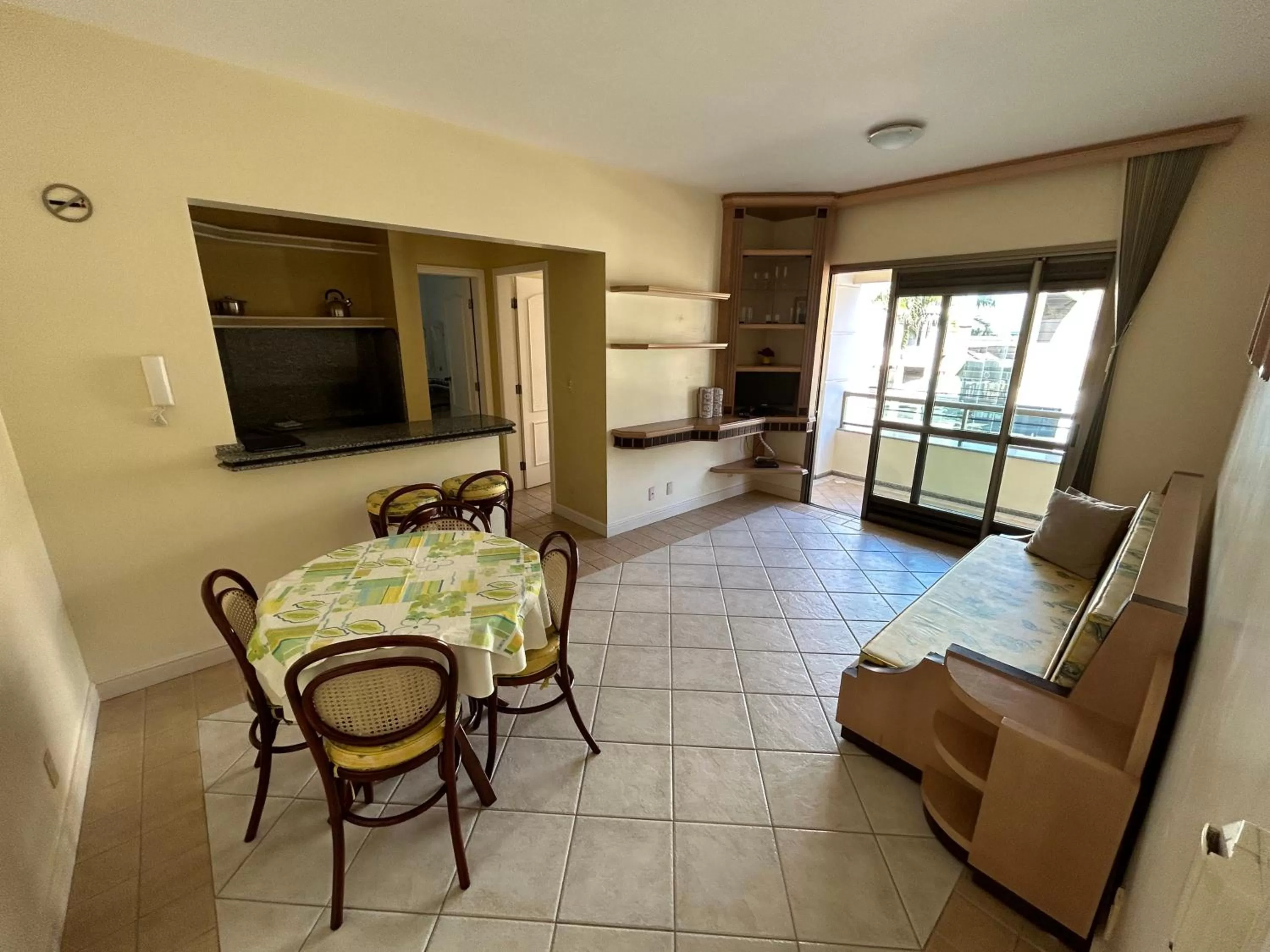 Living room, Dining Area in Golfinhos Apart Hotel