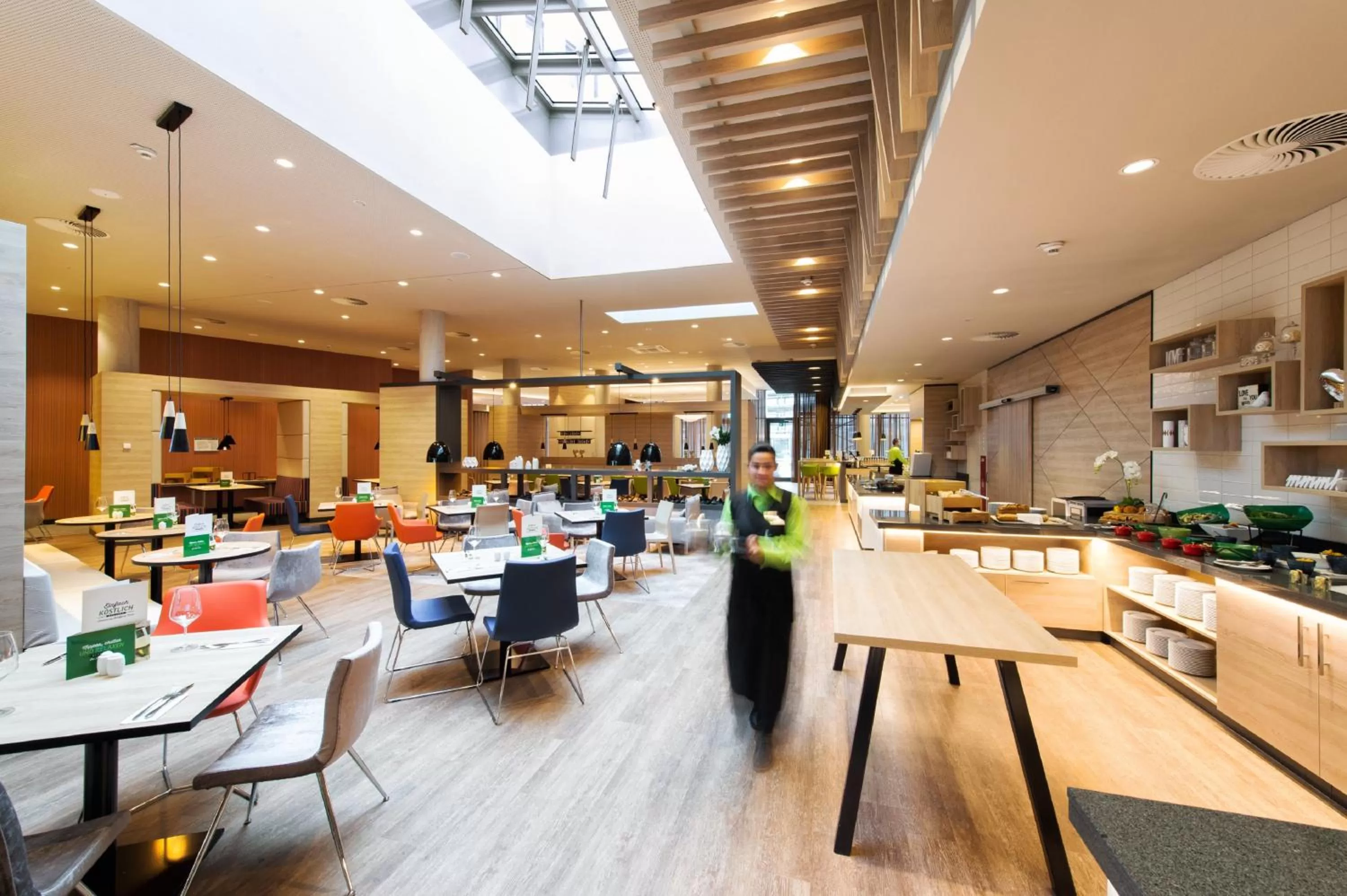 Restaurant/places to eat in Holiday Inn Frankfurt Airport by IHG